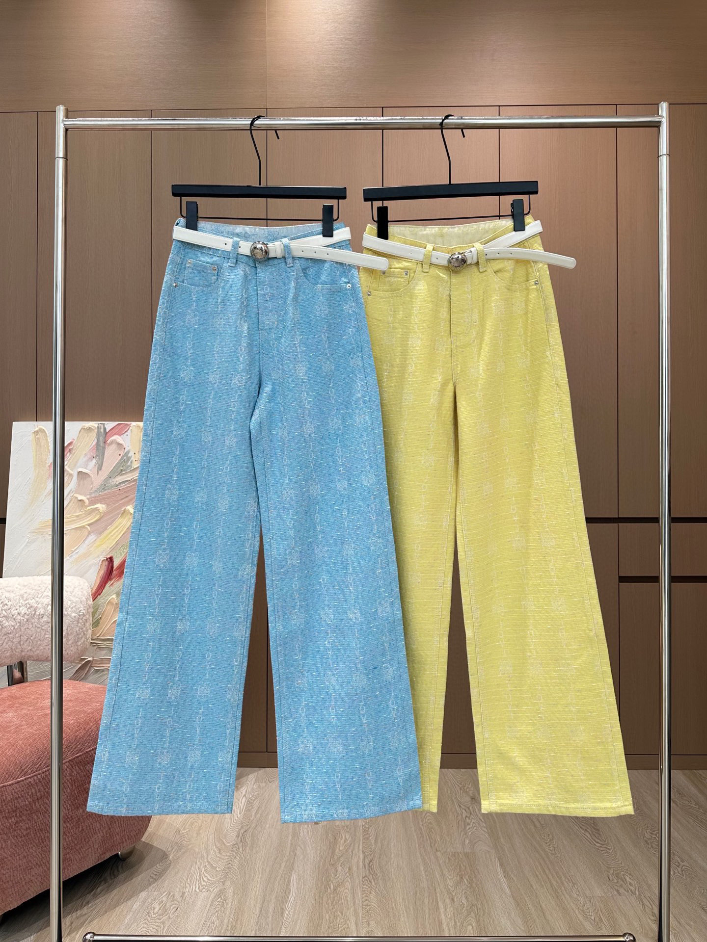 🛒𝐍𝐄𝐖 · 𝟐𝟎𝟐5/爆款现货

原单品质  Loew*｜重工暗纹图案牛仔裤（配腰带）
采用高端定制面