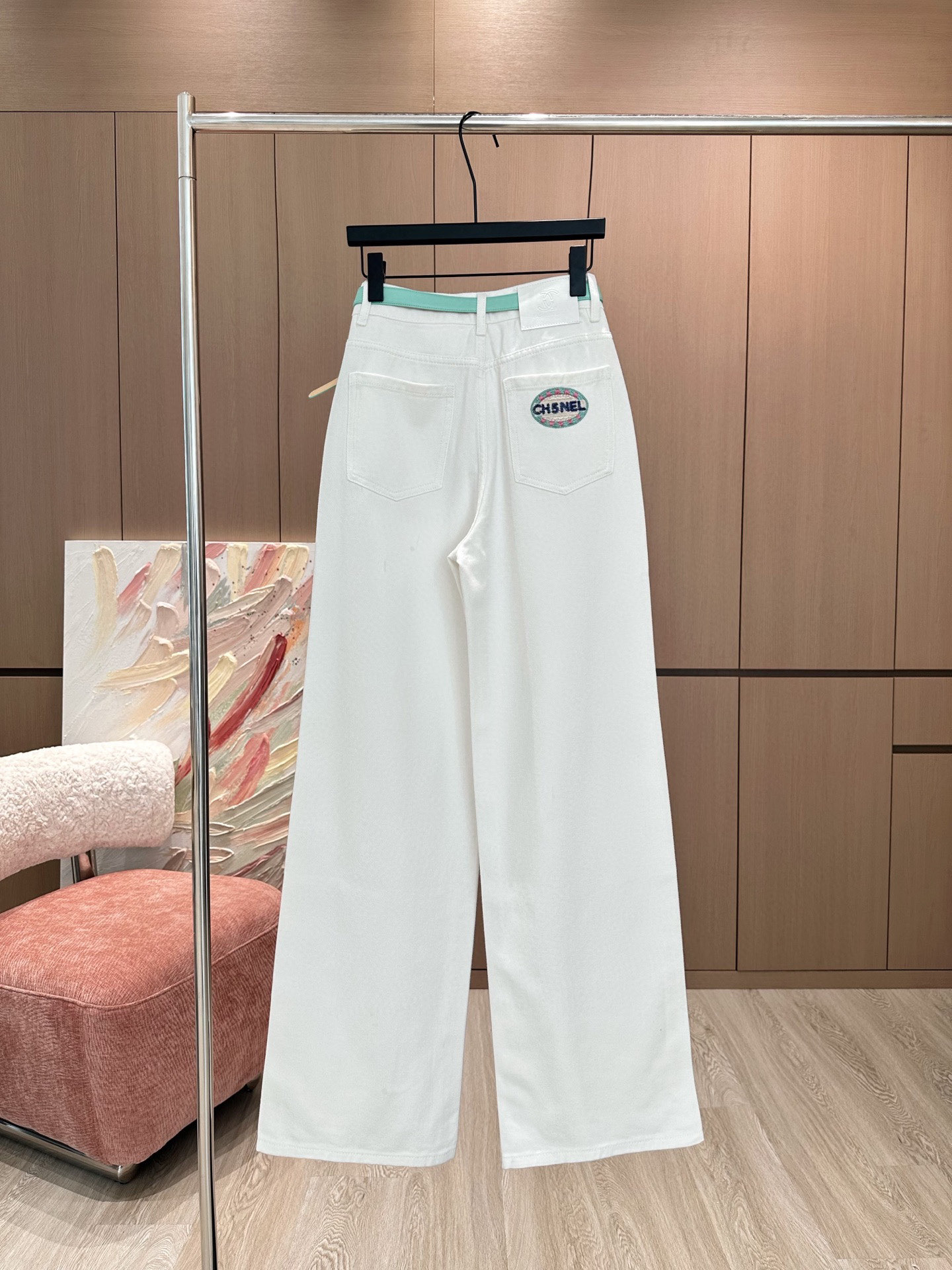 🛒𝐍𝐄𝐖 · 𝟐𝟎𝟐5/爆款现货

原单品质  Chane*｜25春夏显瘦白牛仔裤❕❕   
一种特别高