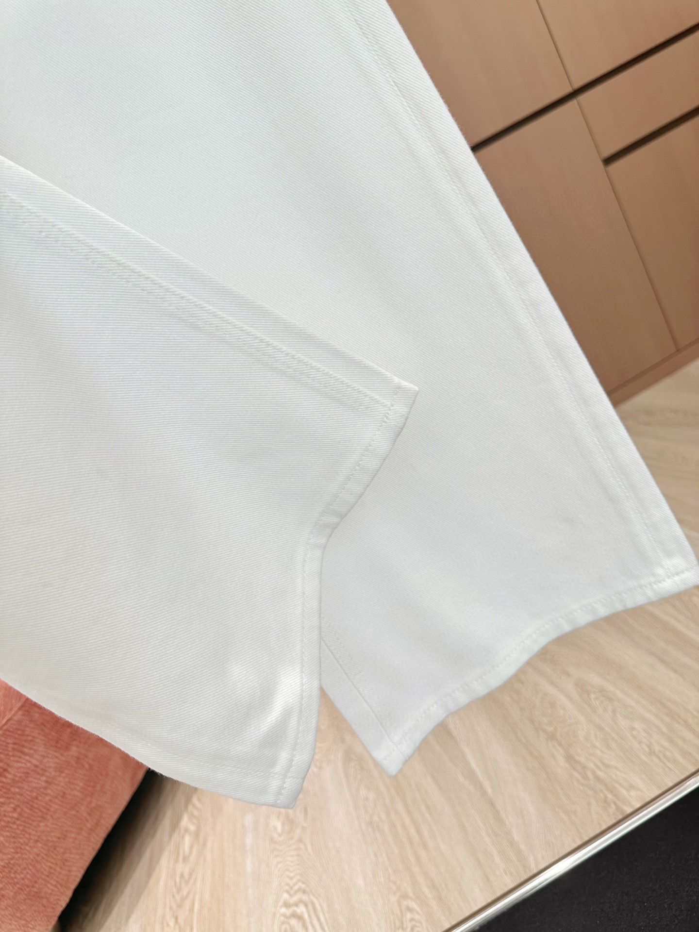 🛒𝐍𝐄𝐖 · 𝟐𝟎𝟐5/爆款现货

原单品质  Chane*｜25春夏显瘦白牛仔裤❕❕   
一种特别高