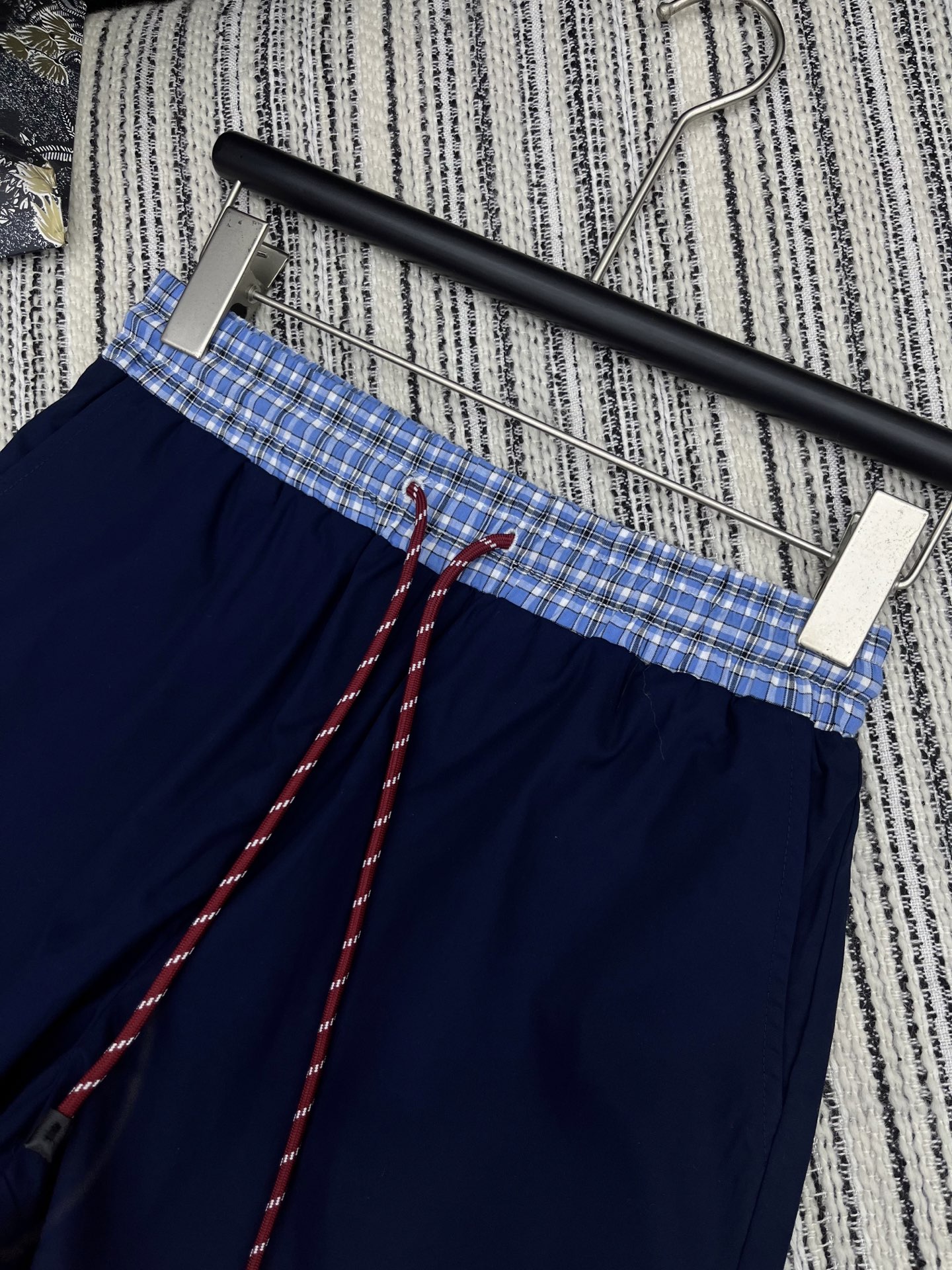 🛒𝐍𝐄𝐖 · 𝟐𝟎𝟐5/爆款现货

原单品质  Miu mi*｜25春夏新品撞色拼接衬衫短裤套装！
高端