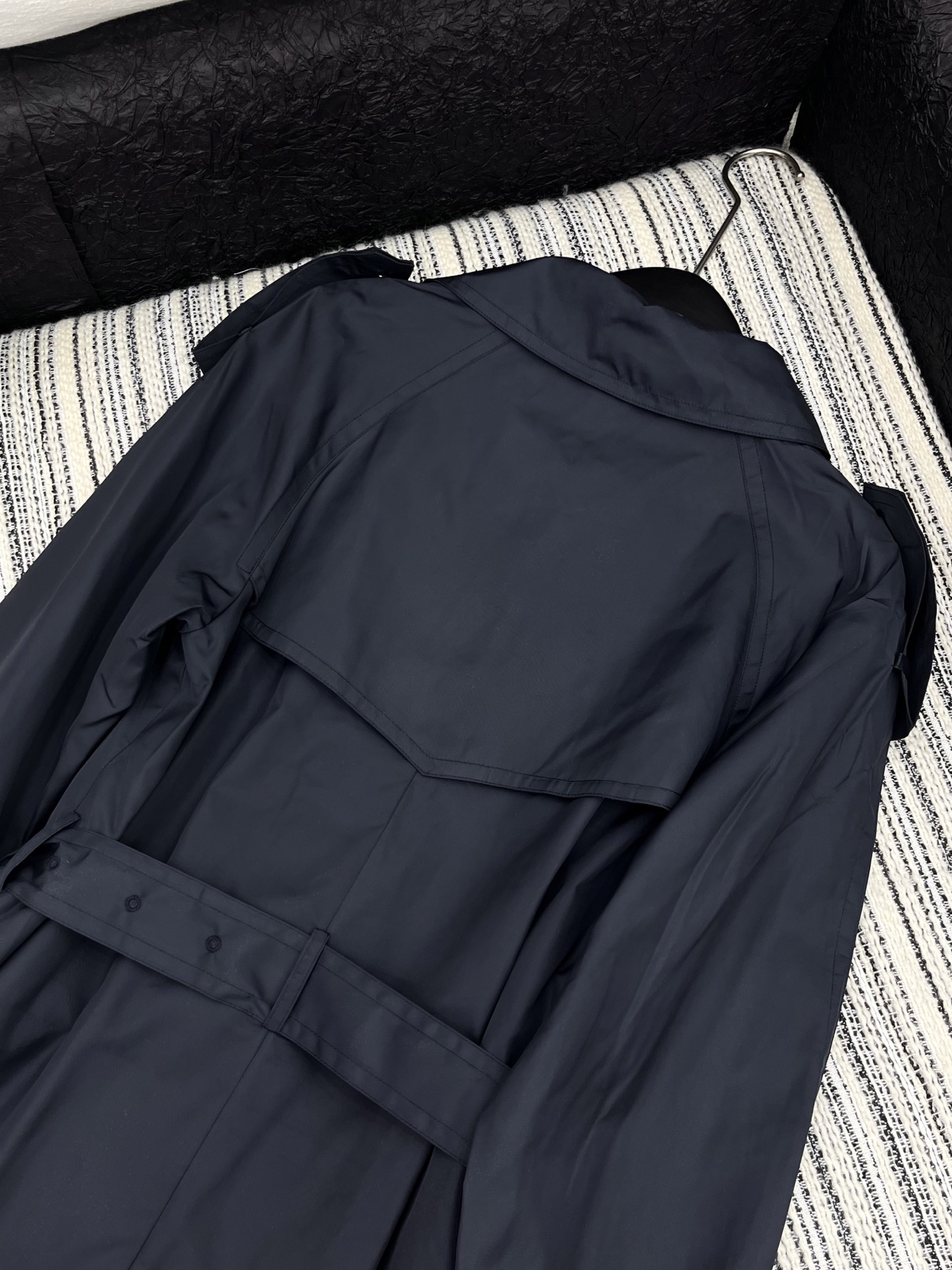 🛒𝐍𝐄𝐖 · 𝟐𝟎𝟐5/爆款现货

原单品质 Chan*｜2025新品翻领工装风长款风衣外套
定制进口材