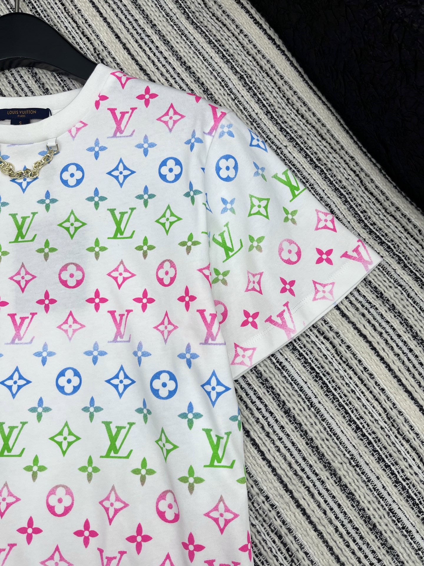 🛒𝐍𝐄𝐖 · 𝟐𝟎𝟐5/爆款现货

原单品质  LV*｜2025新品印花𝑇𝑒𝑒
饰以高品质工艺 精致 清
