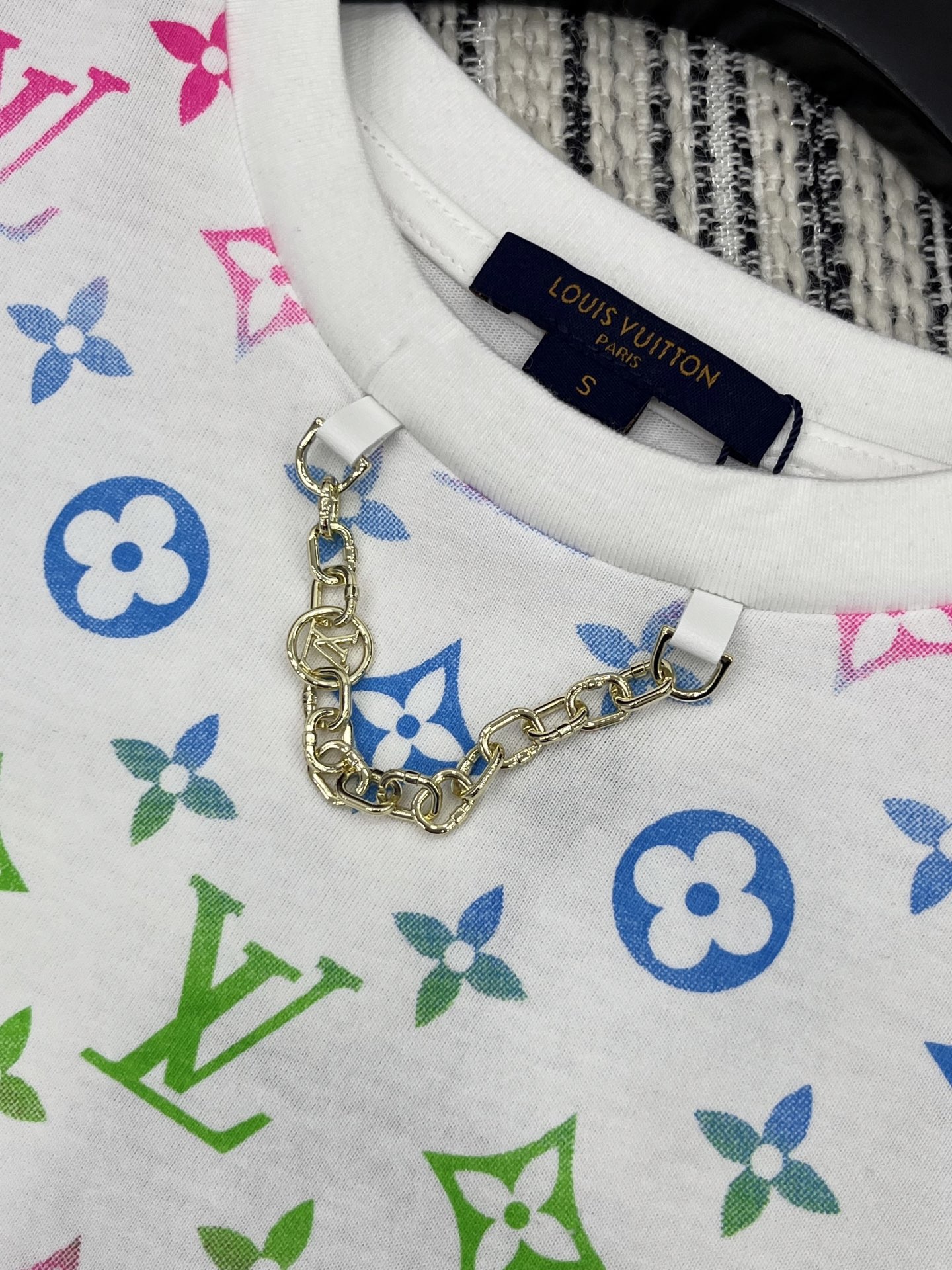 🛒𝐍𝐄𝐖 · 𝟐𝟎𝟐5/爆款现货

原单品质  LV*｜2025新品印花𝑇𝑒𝑒
饰以高品质工艺 精致 清
