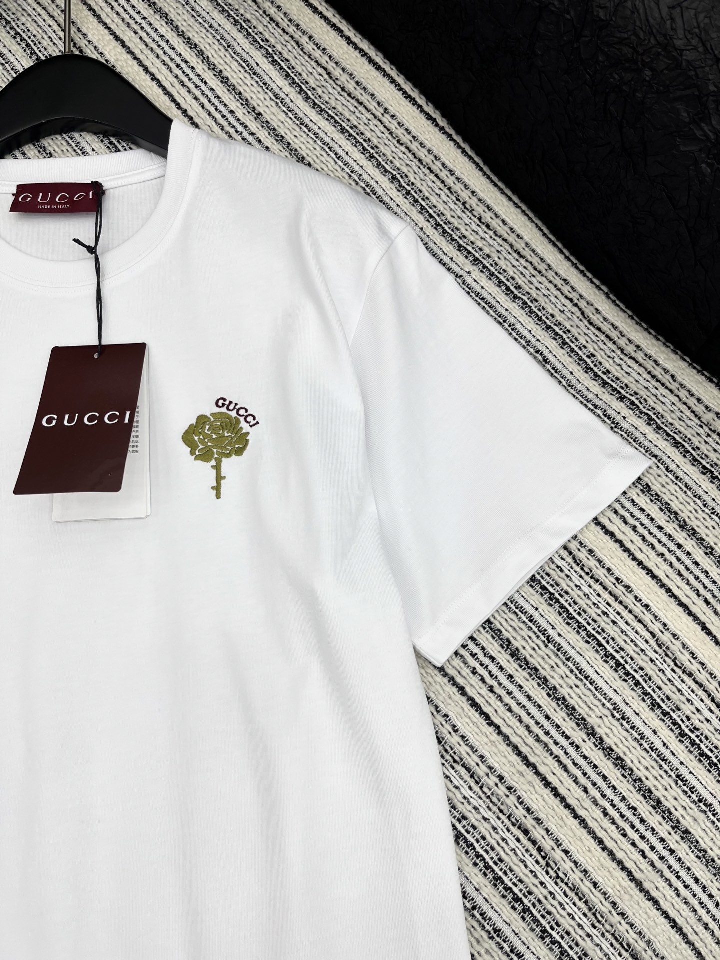 🛒𝐍𝐄𝐖 · 𝟐𝟎𝟐5/爆款现货

原单品质 Gucc*｜25限定系列新品拼接螺纹短袖T恤
精致常规版型