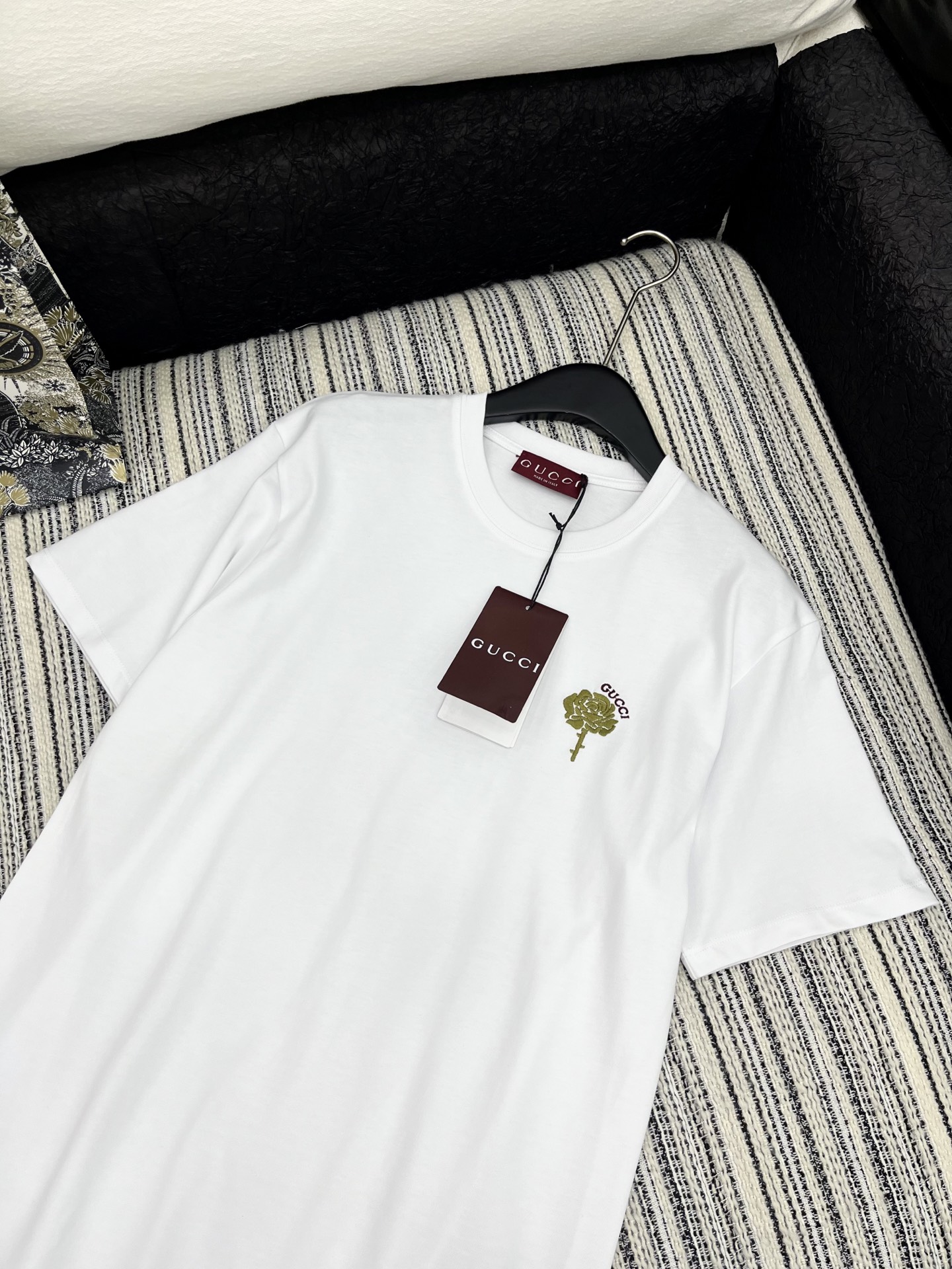 🛒𝐍𝐄𝐖 · 𝟐𝟎𝟐5/爆款现货

原单品质 Gucc*｜25限定系列新品拼接螺纹短袖T恤
精致常规版型