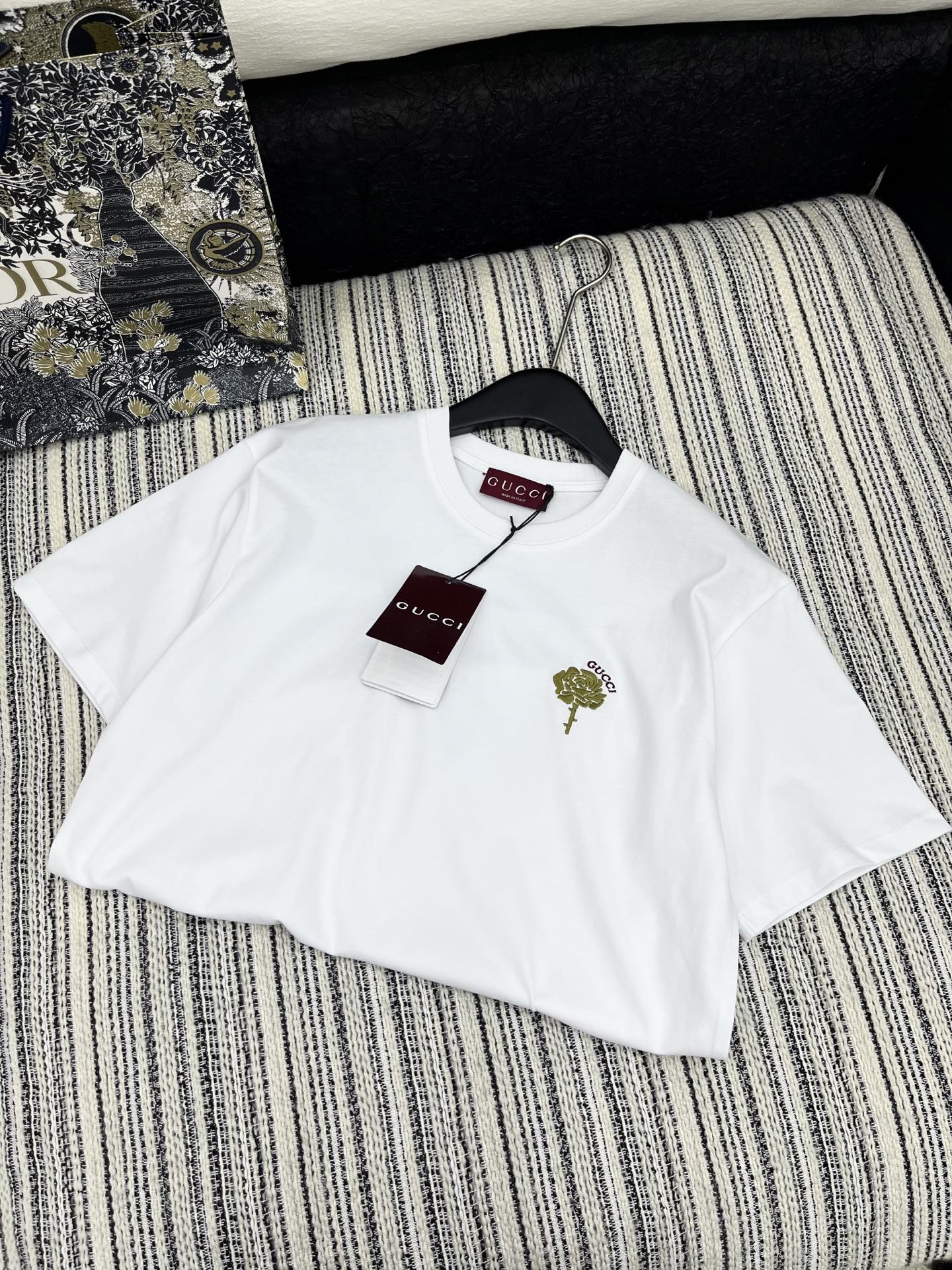 🛒𝐍𝐄𝐖 · 𝟐𝟎𝟐5/爆款现货

原单品质 Gucc*｜25限定系列新品拼接螺纹短袖T恤
精致常规版型
