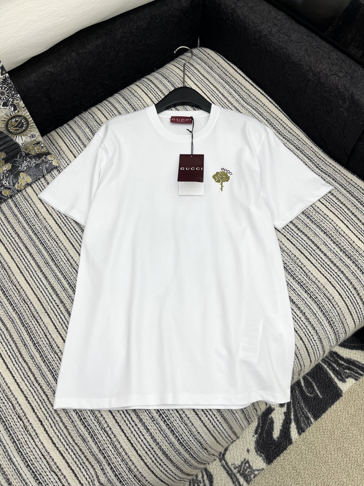 🛒𝐍𝐄𝐖 · 𝟐𝟎𝟐5/爆款现货

原单品质 Gucc*｜25限定系列新品拼接螺纹短袖T恤
精致常规版型