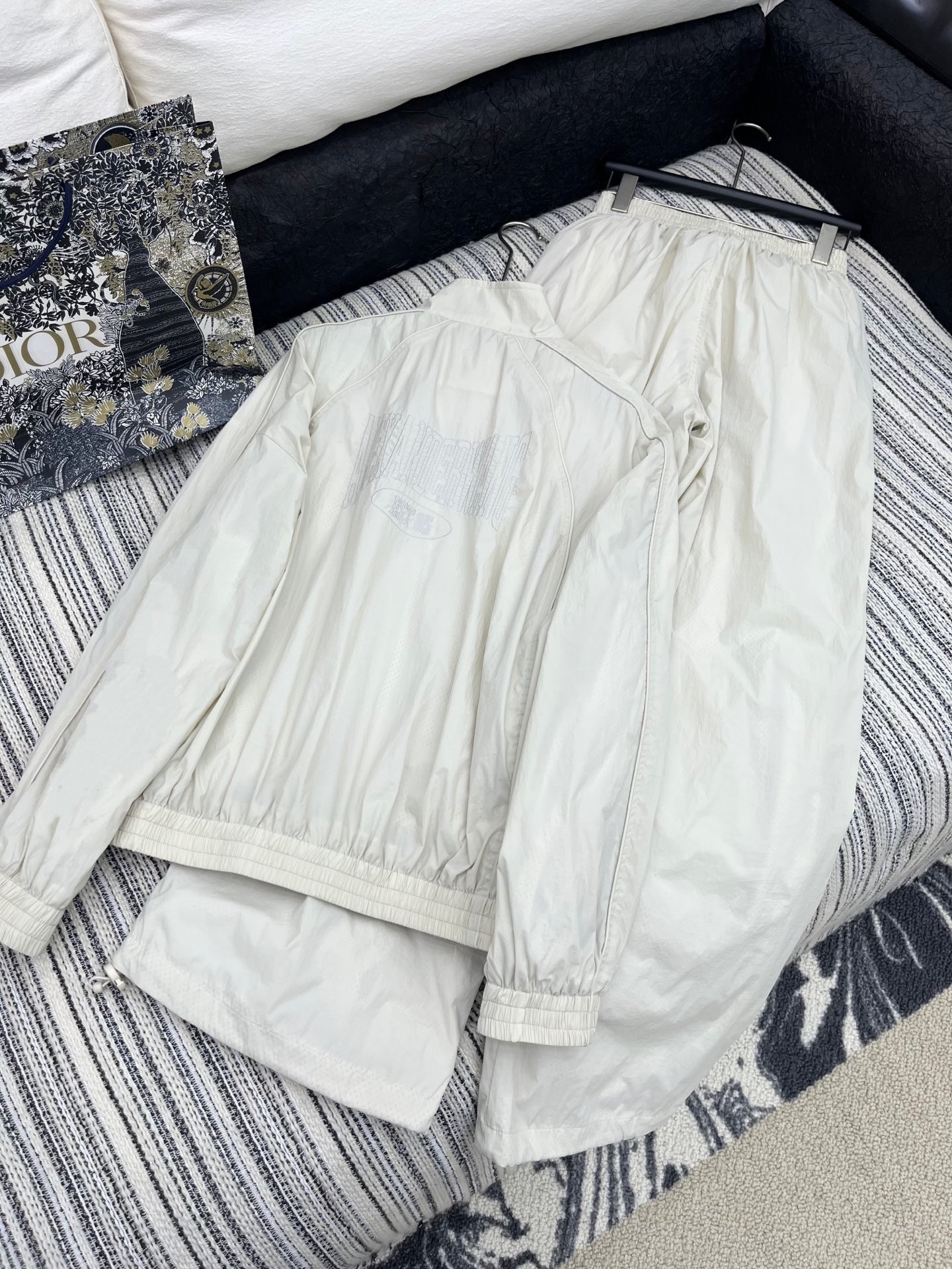 🛒𝐍𝐄𝐖 · 𝟐𝟎𝟐5/爆款现货

原单品质  Alex*｜2025新品系列款
定制YB材质 舒适好穿 