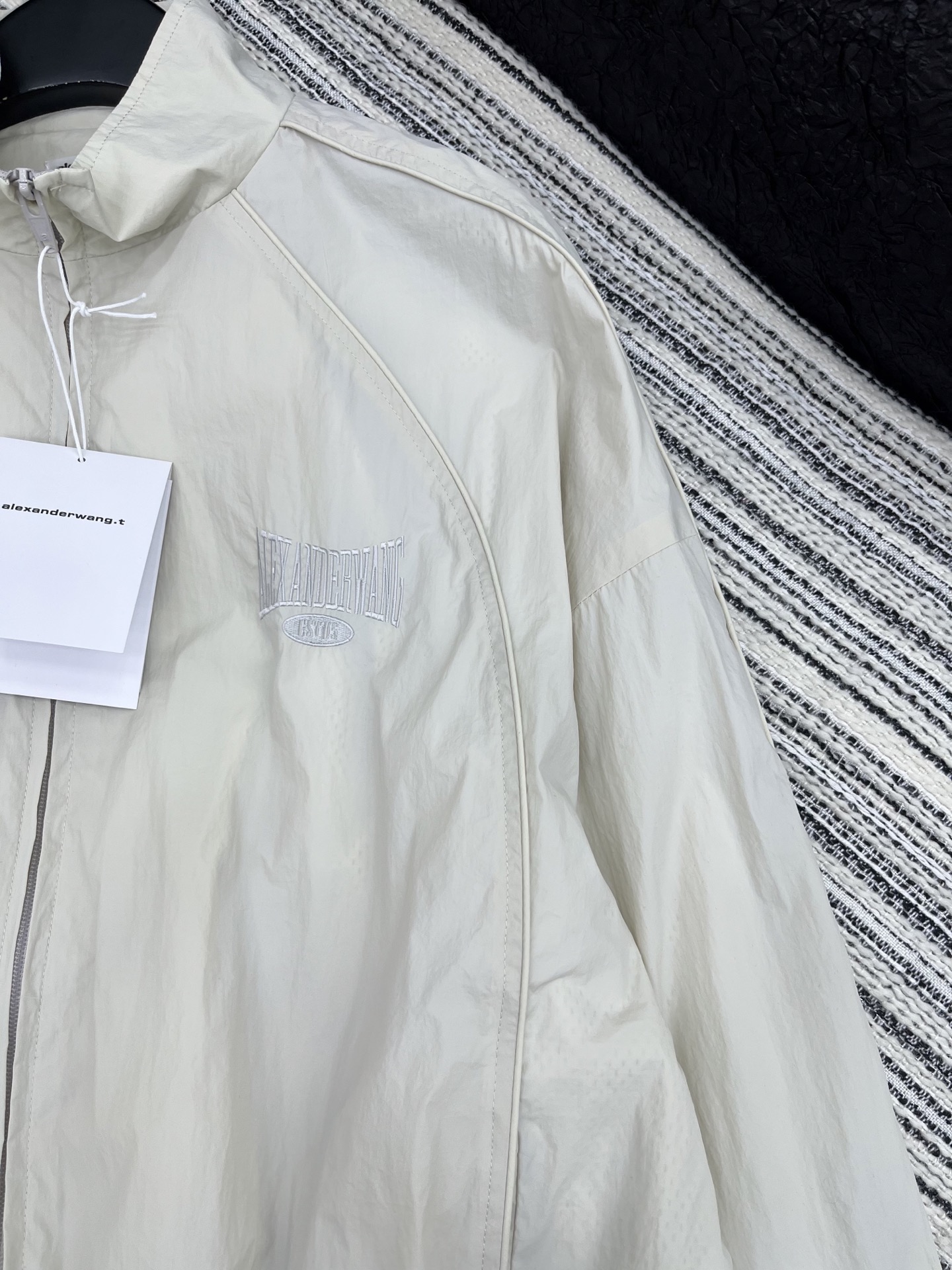 🛒𝐍𝐄𝐖 · 𝟐𝟎𝟐5/爆款现货

原单品质  Alex*｜2025新品系列款
定制YB材质 舒适好穿 
