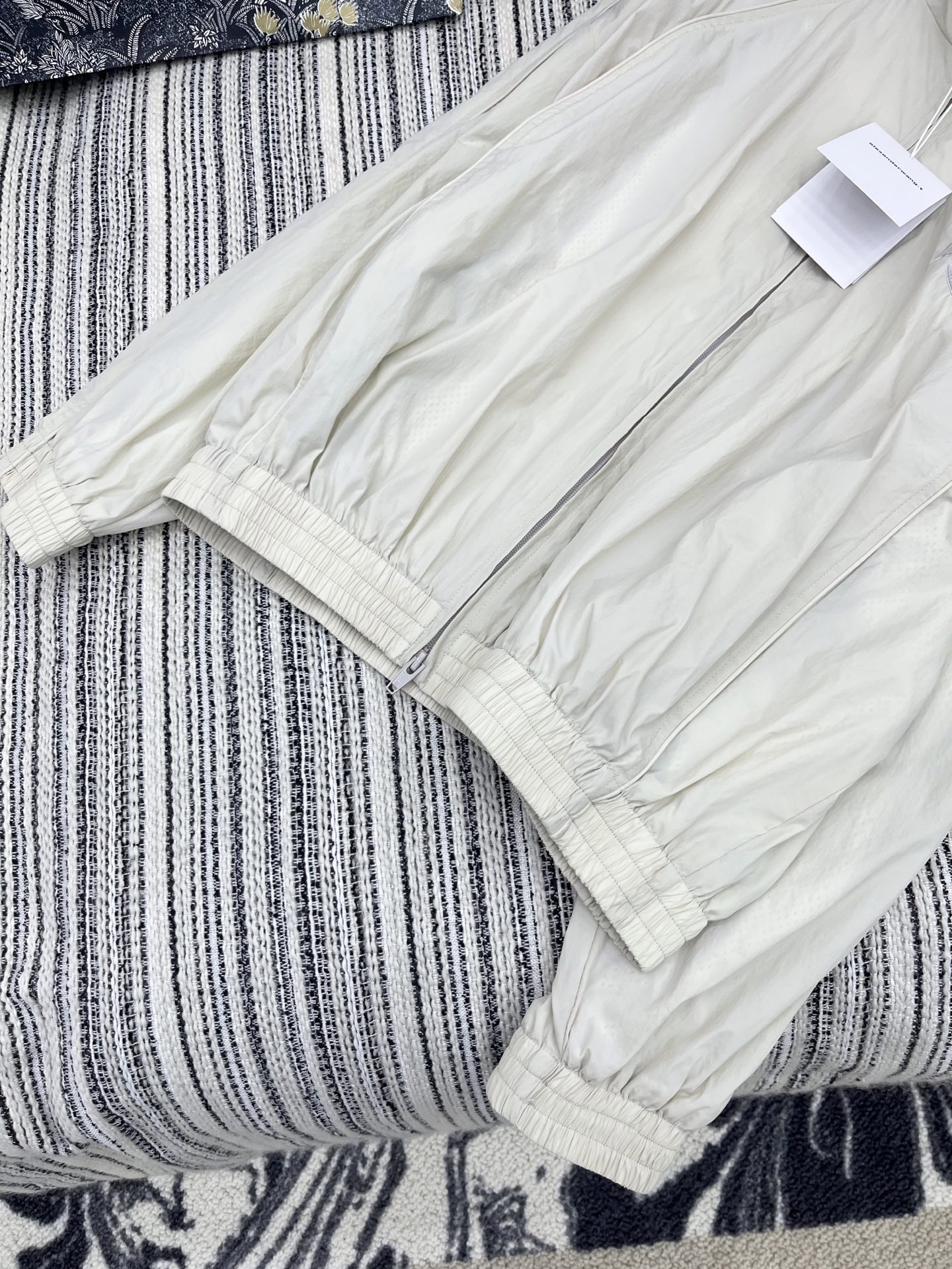 🛒𝐍𝐄𝐖 · 𝟐𝟎𝟐5/爆款现货

原单品质  Alex*｜2025新品系列款
定制YB材质 舒适好穿 