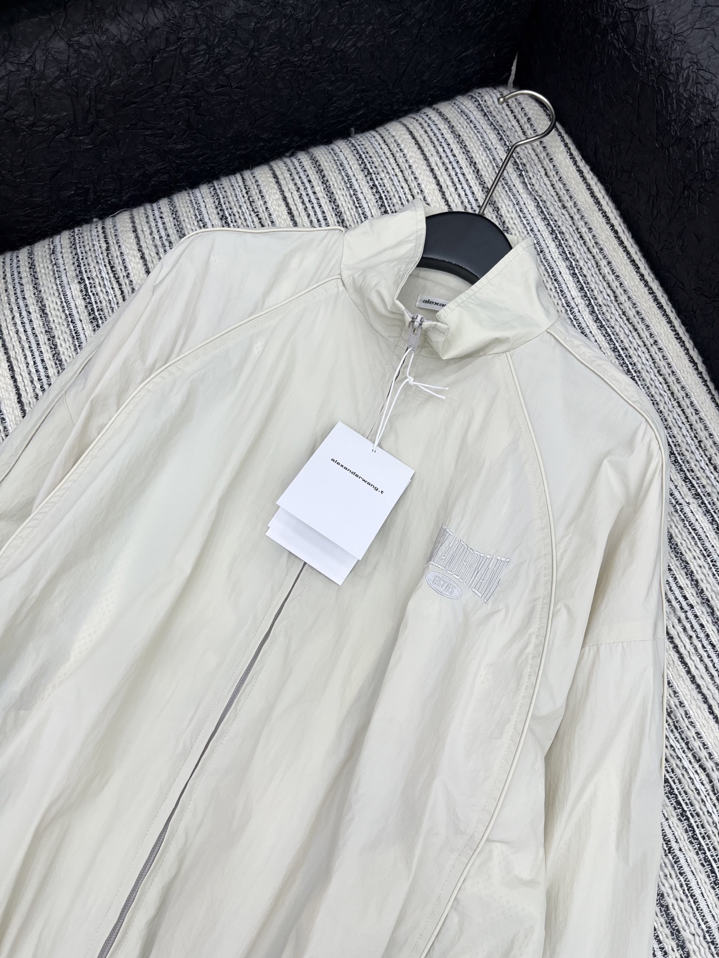 🛒𝐍𝐄𝐖 · 𝟐𝟎𝟐5/爆款现货

原单品质  Alex*｜2025新品系列款
定制YB材质 舒适好穿 