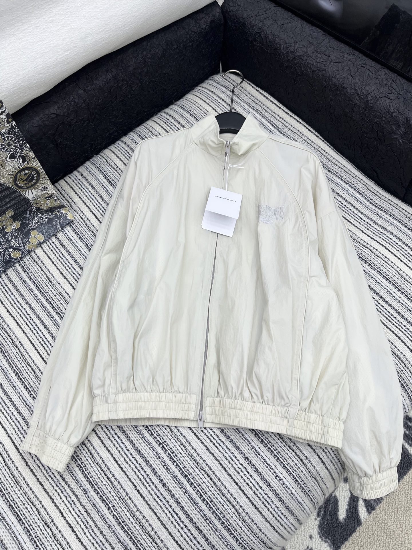 🛒𝐍𝐄𝐖 · 𝟐𝟎𝟐5/爆款现货

原单品质  Alex*｜2025新品系列款
定制YB材质 舒适好穿 