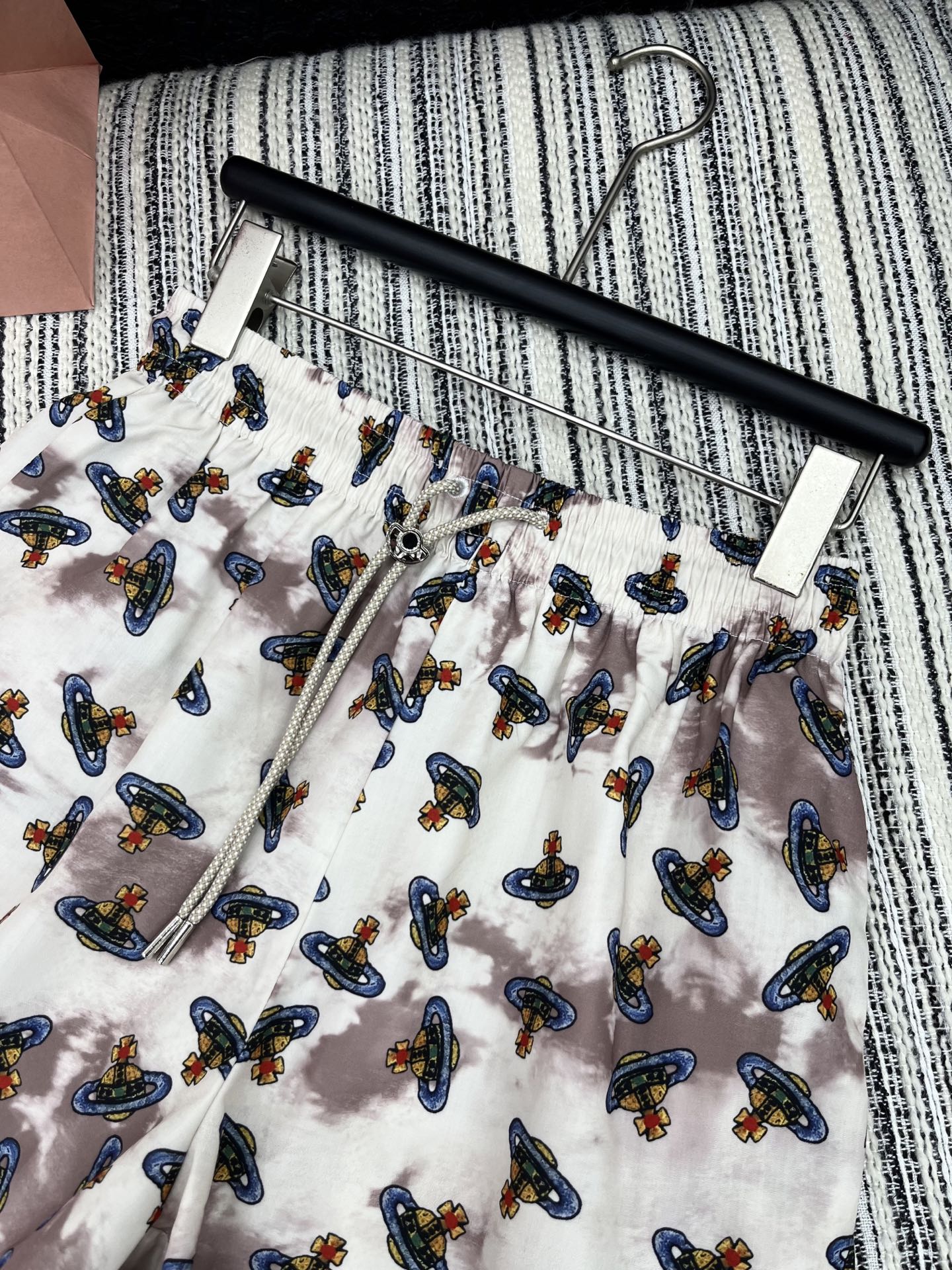 High-End Women’s Clothing: Quality Tailored Collages with Elegant Packaging. - 图片 2