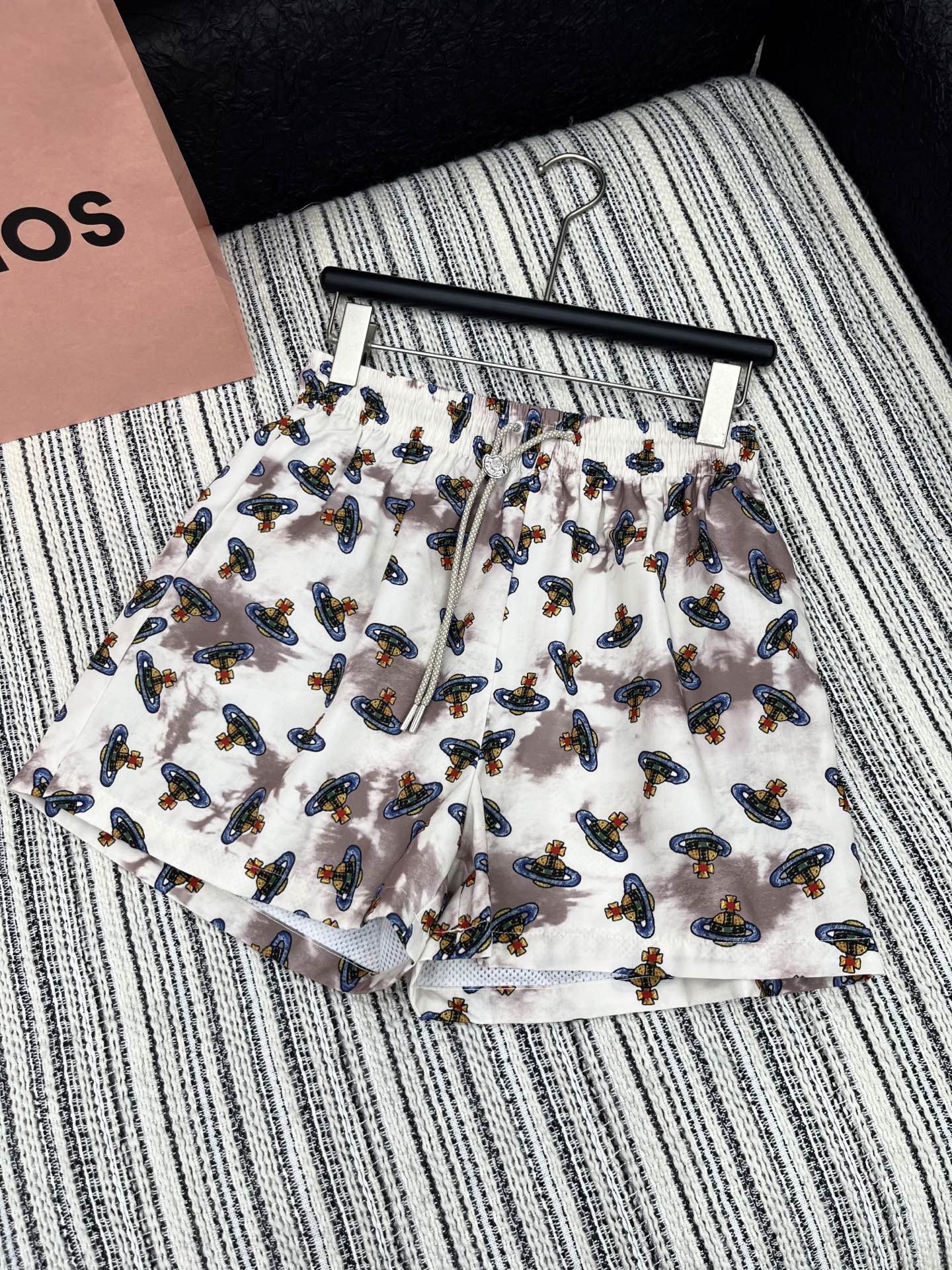 High-End Women’s Clothing: Quality Tailored Collages with Elegant Packaging. - 图片 1