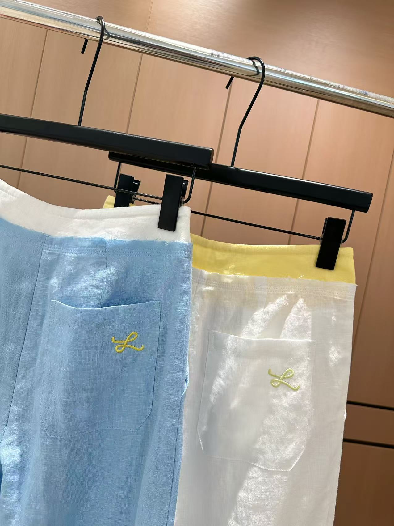 🛒𝐍𝐄𝐖 · 𝟐𝟎𝟐5/爆款现货

原单品质  设计师*｜25新品麻料休闲裤
订制高品质面料  休闲又时