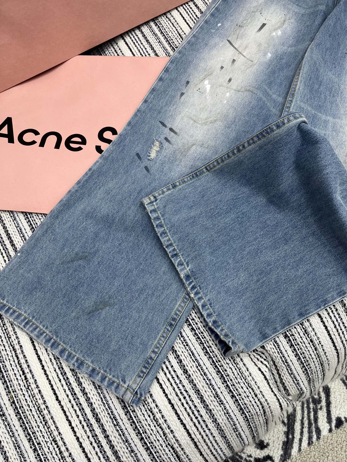 🛒𝐍𝐄𝐖 · 𝟐𝟎𝟐5/爆款现货

【原版订制】 Acn*｜25经典渐变色泼墨牛仔裤 
定位重工印花洗水