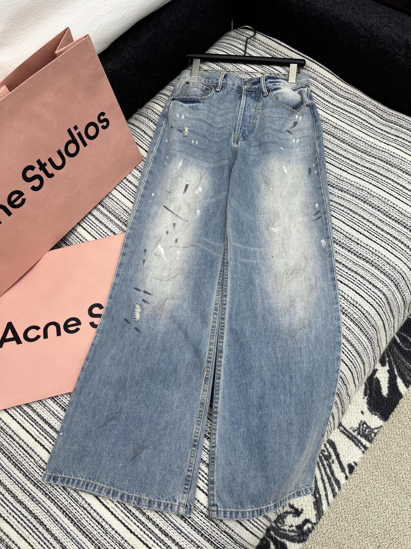 🛒𝐍𝐄𝐖 · 𝟐𝟎𝟐5/爆款现货

【原版订制】 Acn*｜25经典渐变色泼墨牛仔裤 
定位重工印花洗水