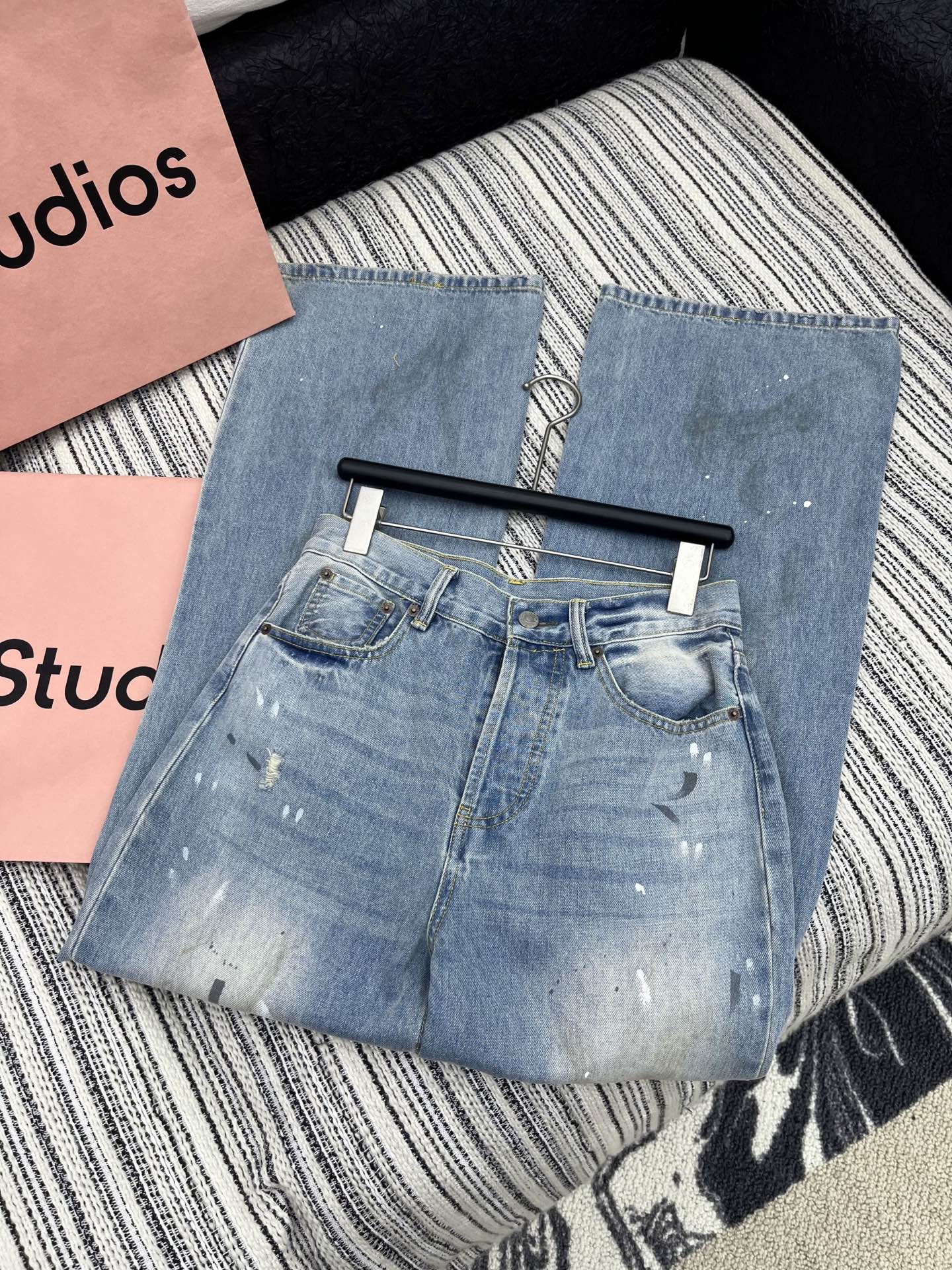 🛒𝐍𝐄𝐖 · 𝟐𝟎𝟐5/爆款现货

【原版订制】 Acn*｜25经典渐变色泼墨牛仔裤 
定位重工印花洗水