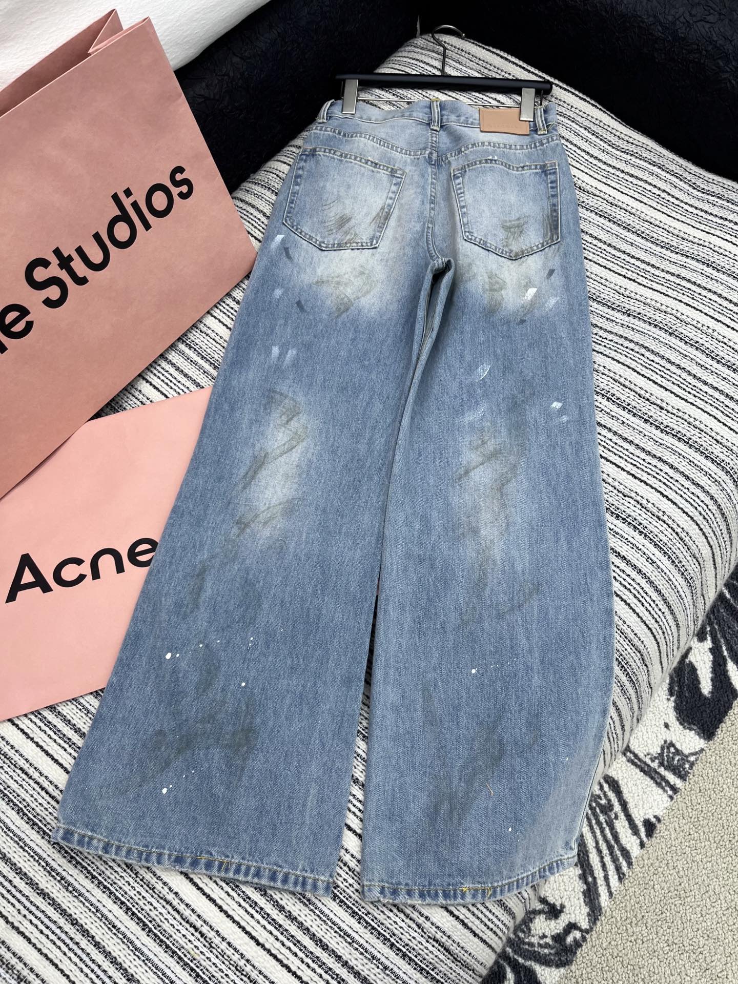 🛒𝐍𝐄𝐖 · 𝟐𝟎𝟐5/爆款现货

【原版订制】 Acn*｜25经典渐变色泼墨牛仔裤 
定位重工印花洗水