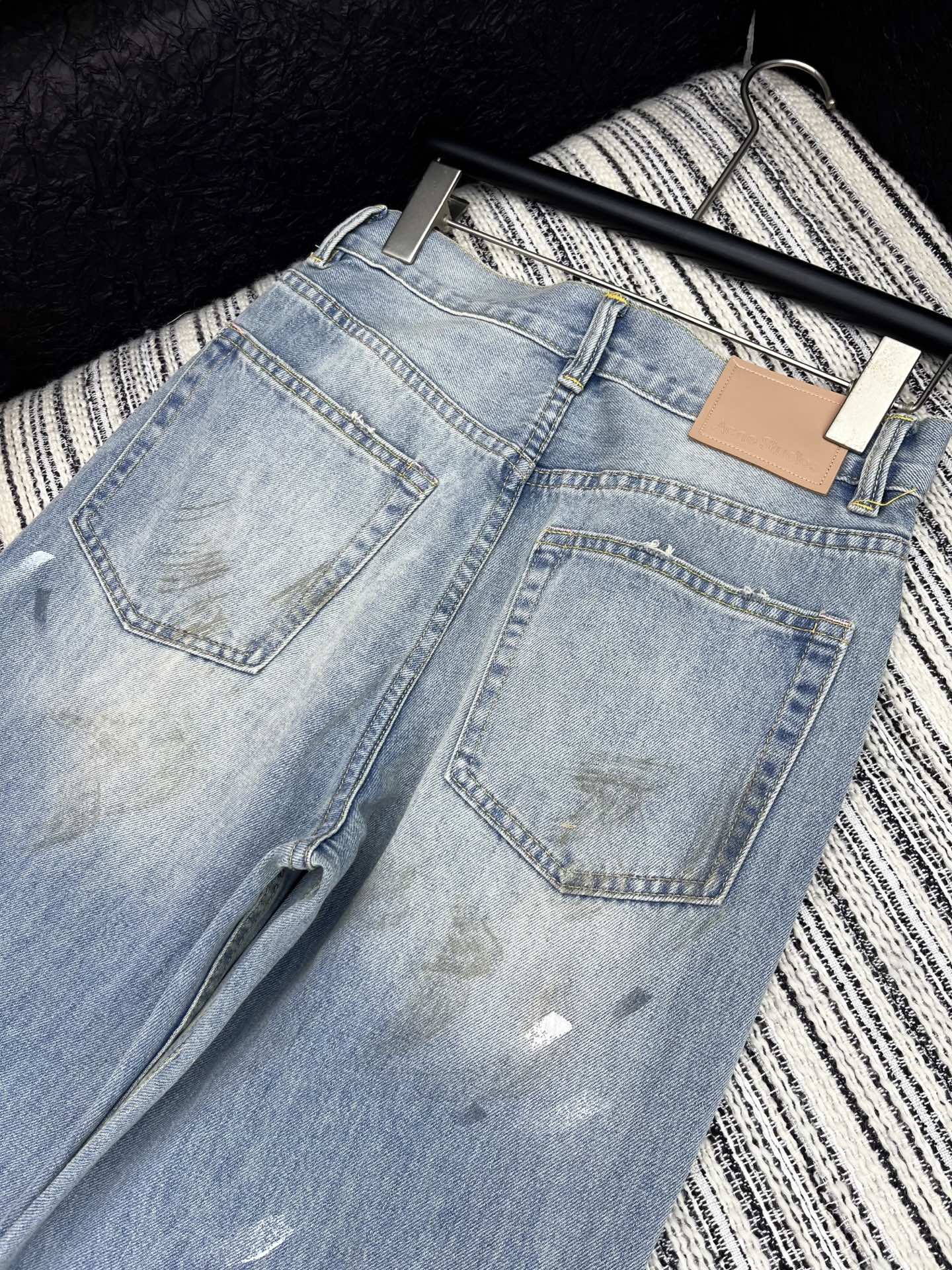 🛒𝐍𝐄𝐖 · 𝟐𝟎𝟐5/爆款现货

【原版订制】 Acn*｜25经典渐变色泼墨牛仔裤 
定位重工印花洗水