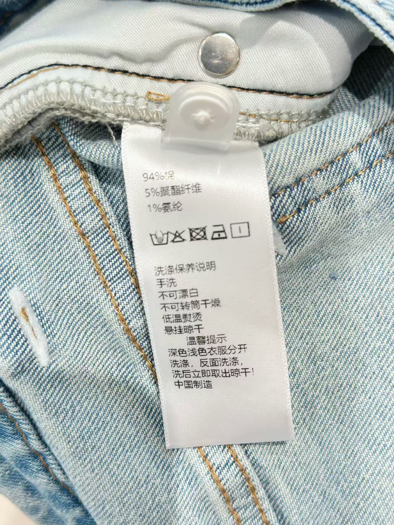 🛒𝐍𝐄𝐖 · 𝟐𝟎𝟐5/爆款现货

原单品质 MM6*｜2025贴标牛仔裤
定制YB斜纹棉牛仔材质 工艺