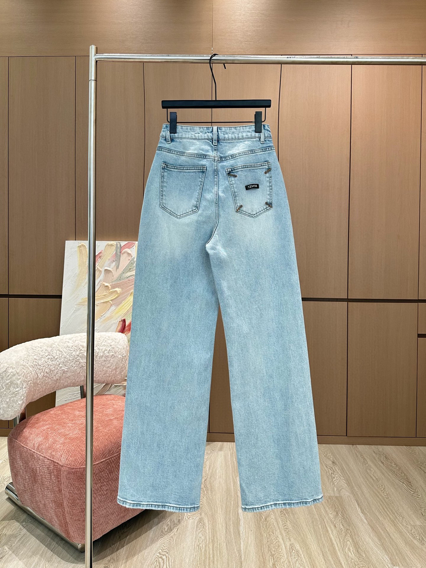 🛒𝐍𝐄𝐖 · 𝟐𝟎𝟐5/爆款现货

原单品质 MM6*｜2025贴标牛仔裤
定制YB斜纹棉牛仔材质 工艺