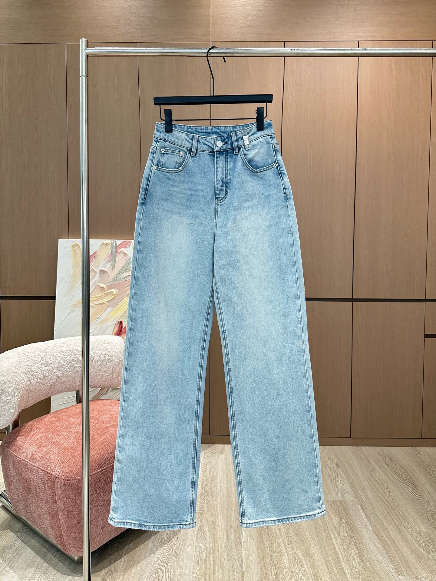 🛒𝐍𝐄𝐖 · 𝟐𝟎𝟐5/爆款现货

原单品质 MM6*｜2025贴标牛仔裤
定制YB斜纹棉牛仔材质 工艺