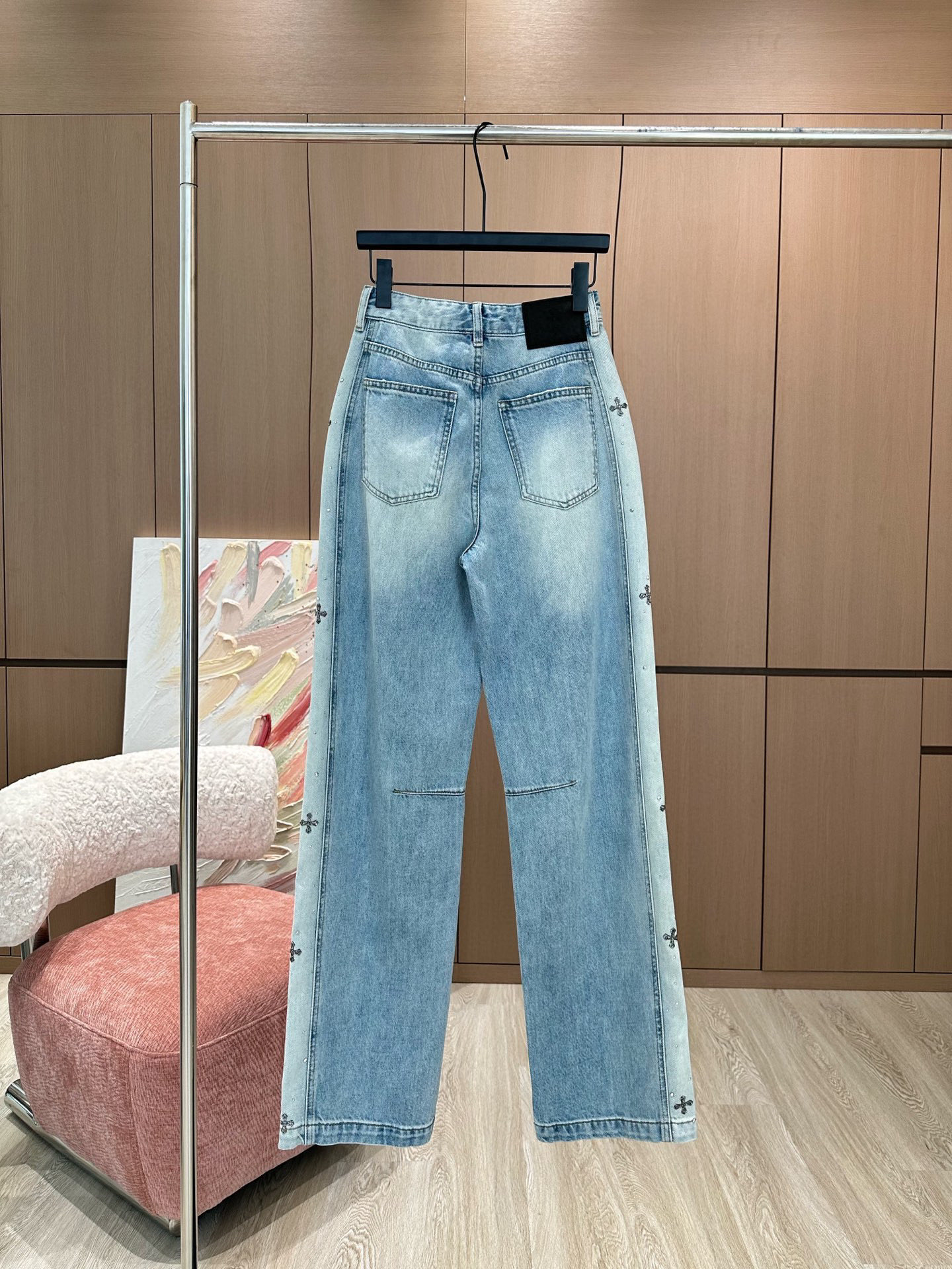🛒𝐍𝐄𝐖 · 𝟐𝟎𝟐5/爆款现货

原单品质 克罗星*｜2025侧边烫钻牛仔裤
定制YB斜纹棉牛仔材质 