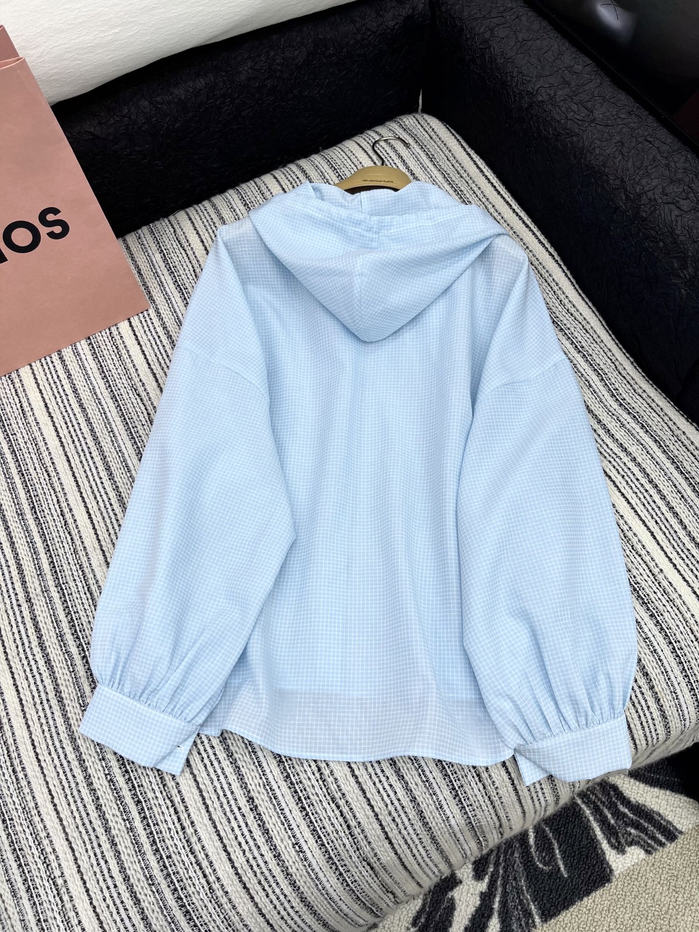 🛒𝐍𝐄𝐖 · 𝟐𝟎𝟐5/爆款现货

原单品质 Chan*｜25新款带帽衬衫外套
爆单款  进口格纹色织面
