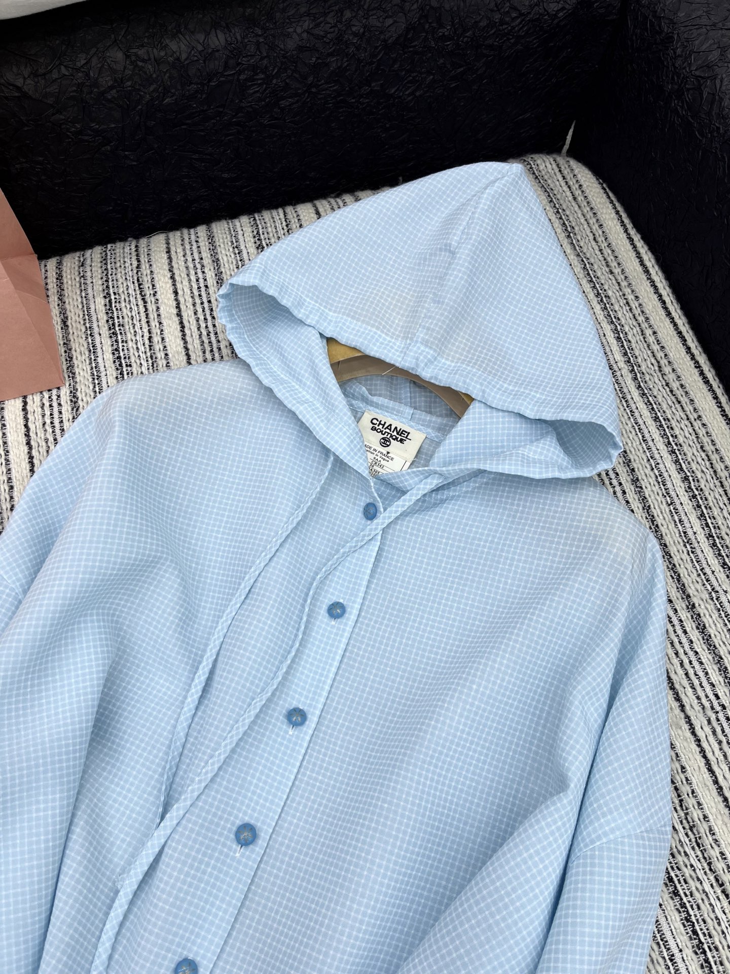 🛒𝐍𝐄𝐖 · 𝟐𝟎𝟐5/爆款现货

原单品质 Chan*｜25新款带帽衬衫外套
爆单款  进口格纹色织面