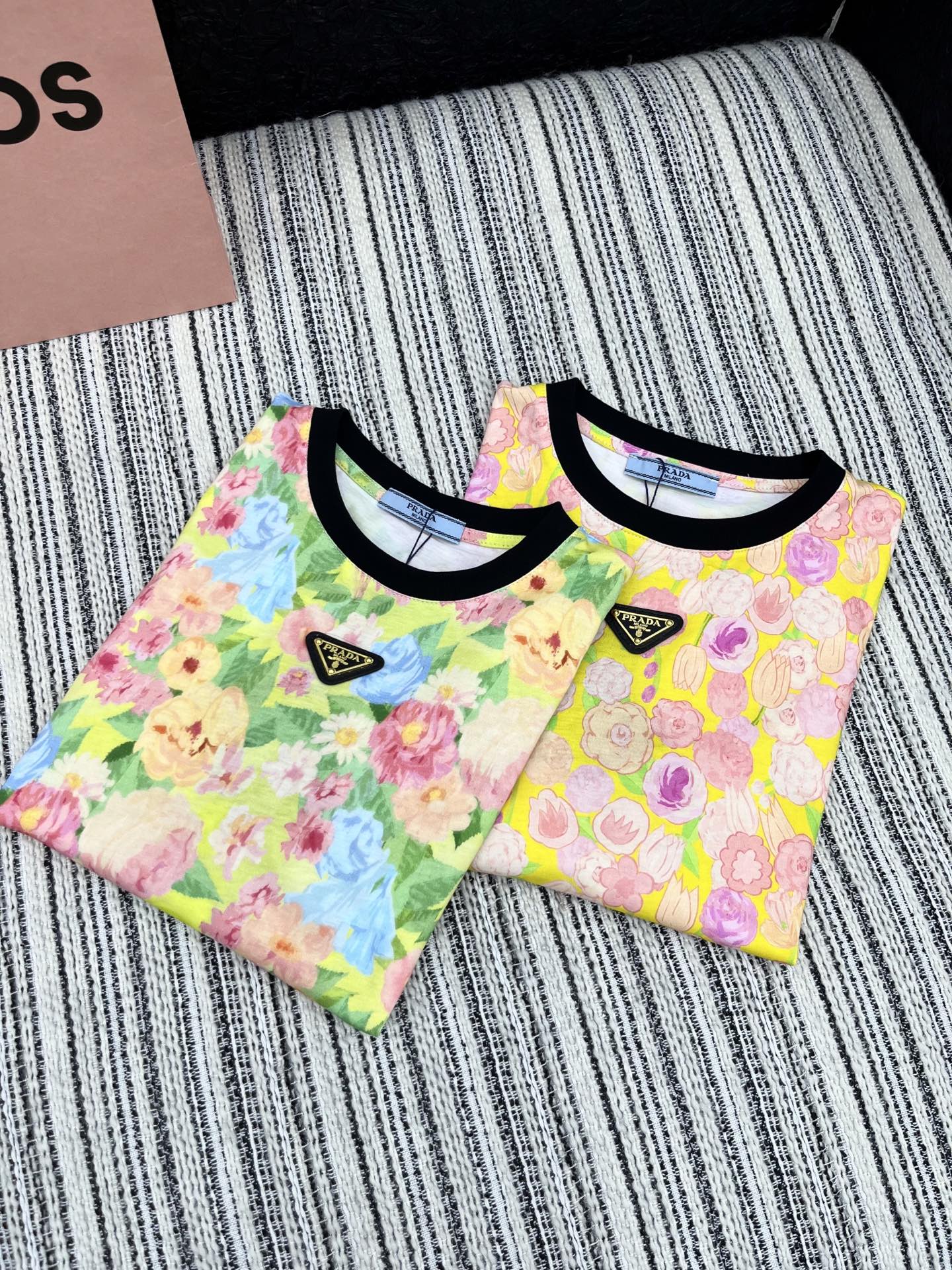 🛒𝐍𝐄𝐖 · 𝟐𝟎𝟐5/爆款现货

原单品质  Prad*｜2025新品𝑇𝑒𝑒
饰以高品质花朵印花 精致