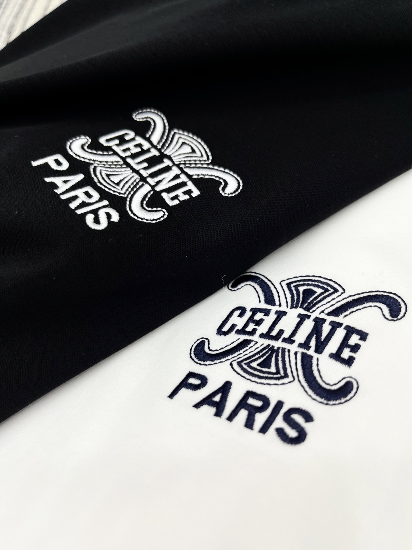 🛒𝐍𝐄𝐖 · 𝟐𝟎𝟐5/爆款现货

原单品质 Celi*｜25限定系列新品刺绣logo短袖T恤
精致常规
