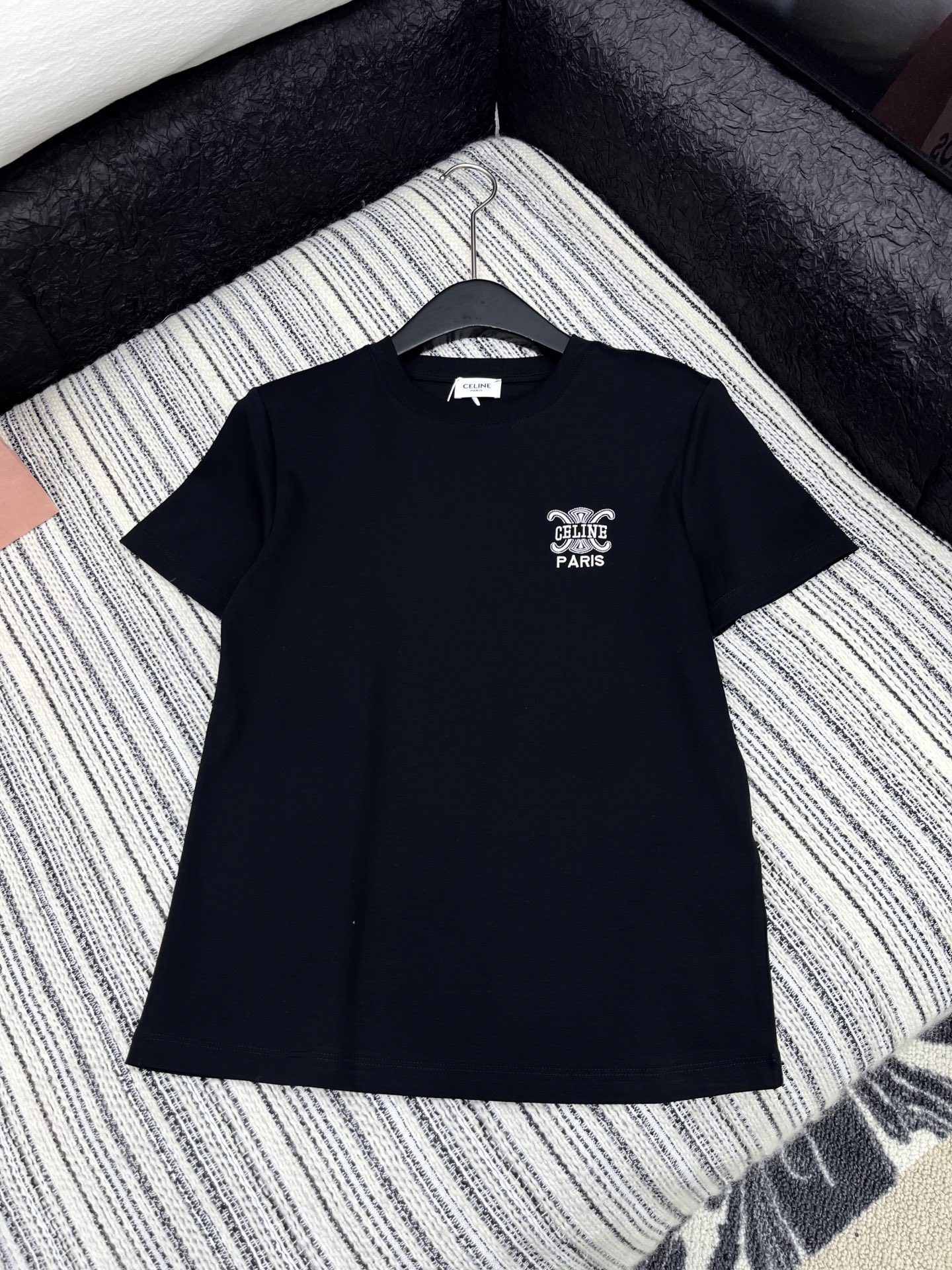 🛒𝐍𝐄𝐖 · 𝟐𝟎𝟐5/爆款现货

原单品质 Celi*｜25限定系列新品刺绣logo短袖T恤
精致常规