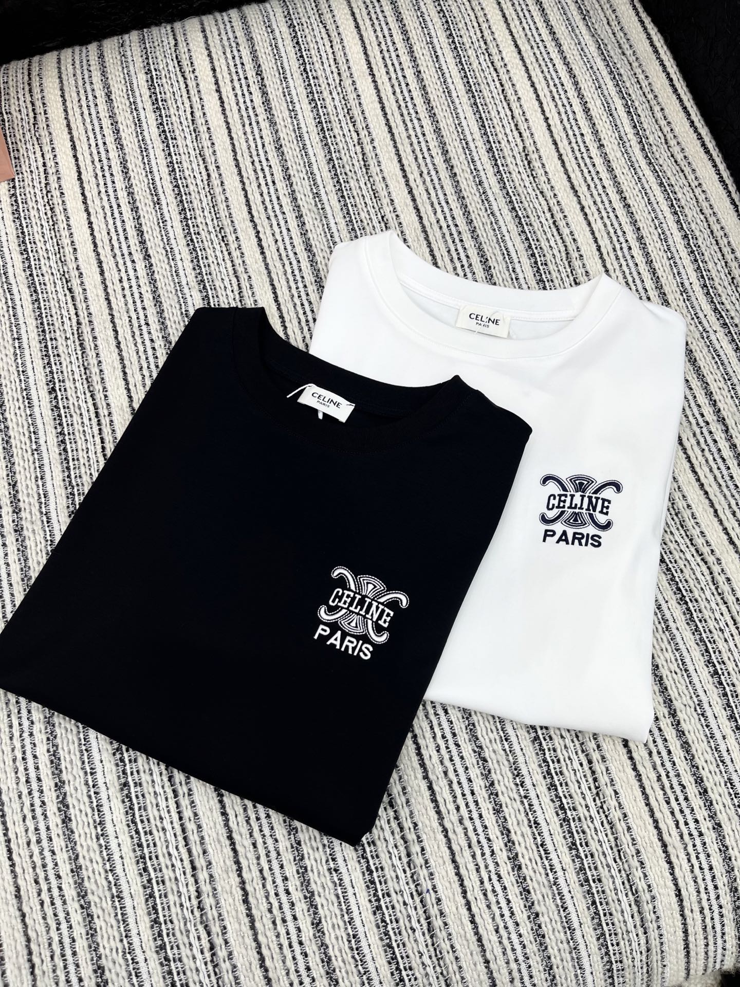 🛒𝐍𝐄𝐖 · 𝟐𝟎𝟐5/爆款现货

原单品质 Celi*｜25限定系列新品刺绣logo短袖T恤
精致常规