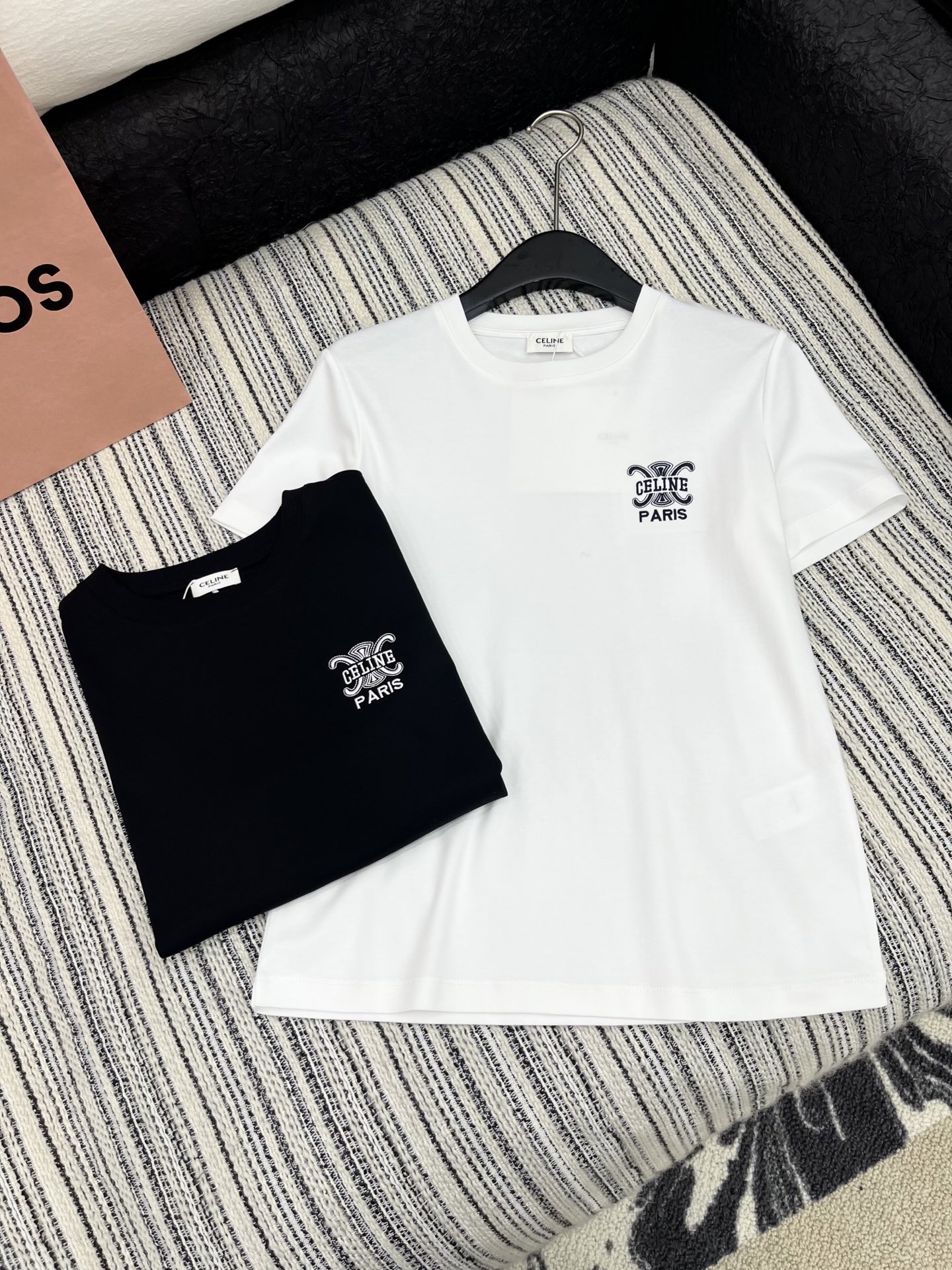 🛒𝐍𝐄𝐖 · 𝟐𝟎𝟐5/爆款现货

原单品质 Celi*｜25限定系列新品刺绣logo短袖T恤
精致常规