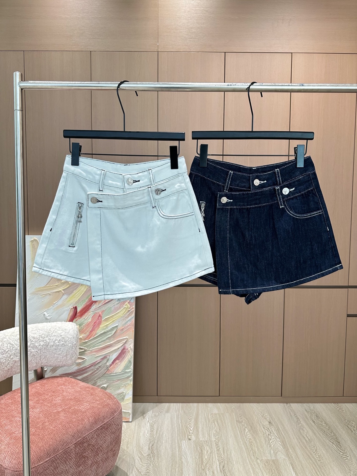 🛒𝐍𝐄𝐖 · 𝟐𝟎𝟐5/爆款现货

【原版定制】克罗星｜25新款牛仔裙裤
闭眼入的单品 随便一搭都气质感