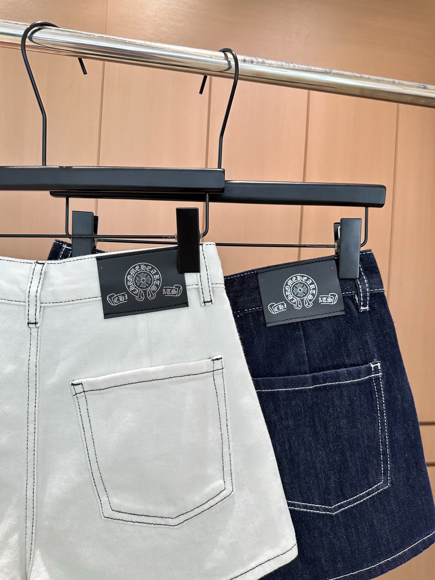 🛒𝐍𝐄𝐖 · 𝟐𝟎𝟐5/爆款现货

【原版定制】克罗星｜25新款牛仔裙裤
闭眼入的单品 随便一搭都气质感