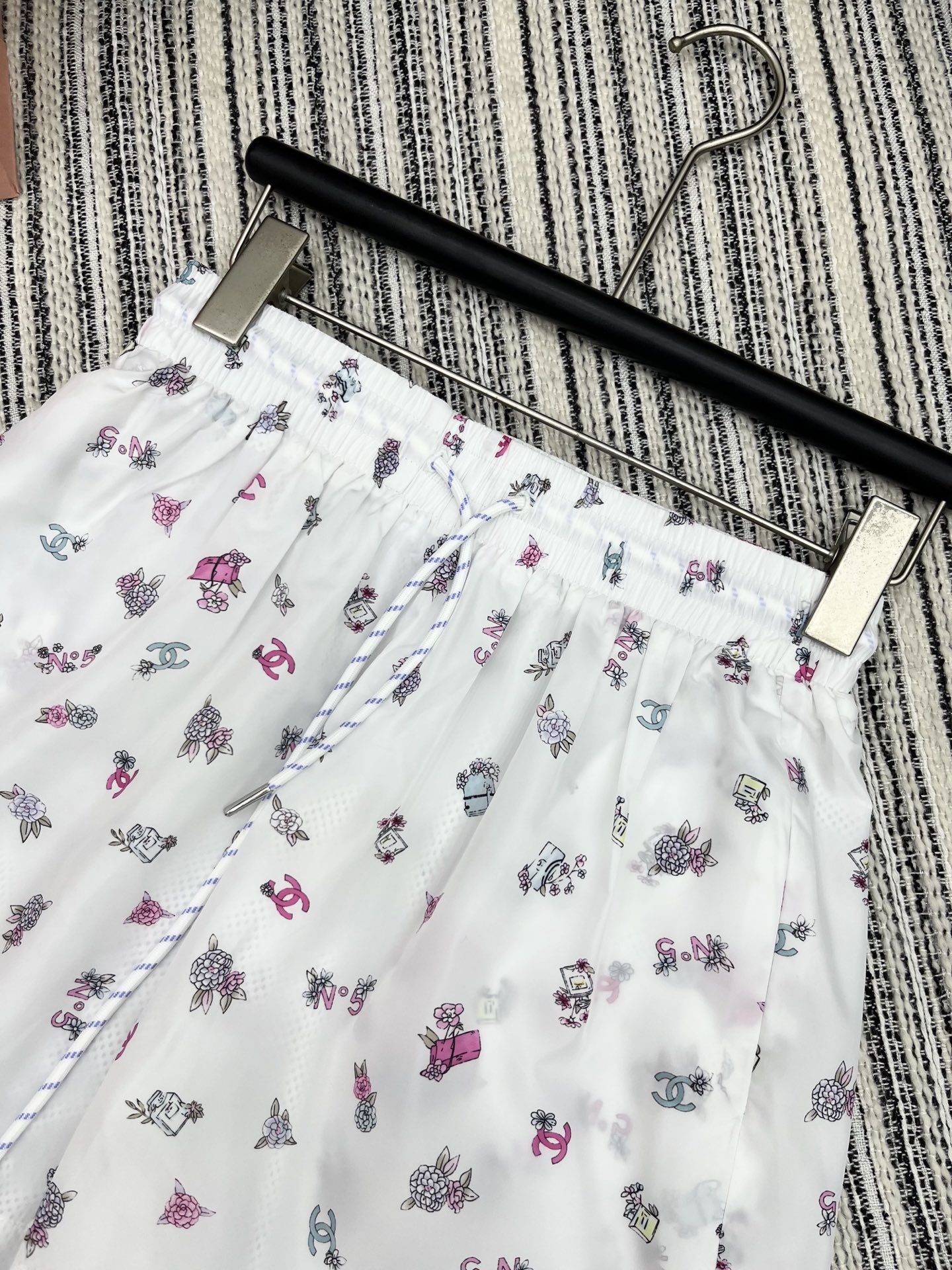 🛒𝐍𝐄𝐖 · 𝟐𝟎𝟐5/爆款现货

原单品质  Chane*｜25春夏新品防晒衣套装！
高端定制戴帽印花