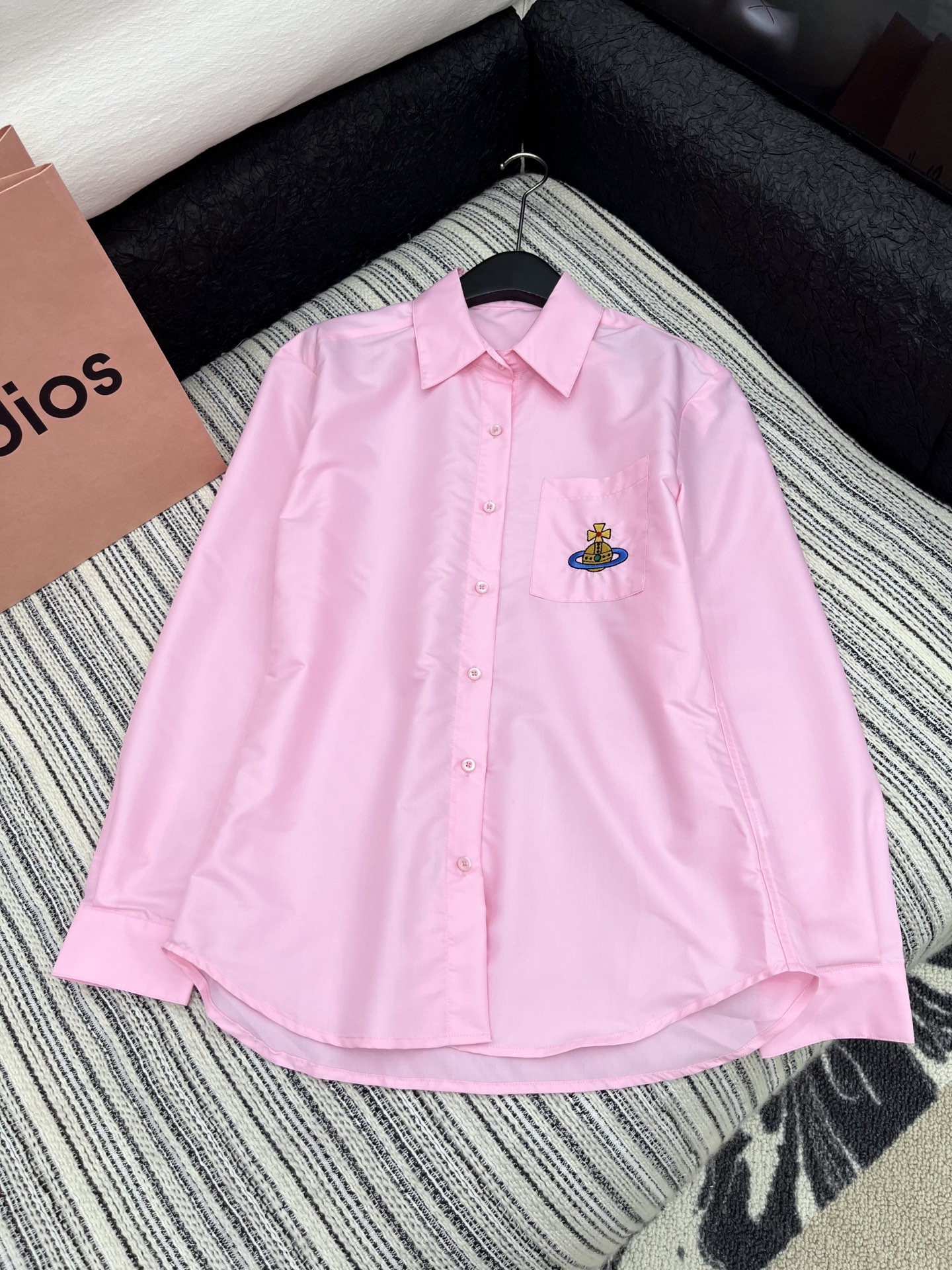 🛒𝐍𝐄𝐖 · 𝟐𝟎𝟐5/爆款现货

原单品质 西太后*｜25新款纯色长袖防晒衬衫
爆单系列款  气质女神