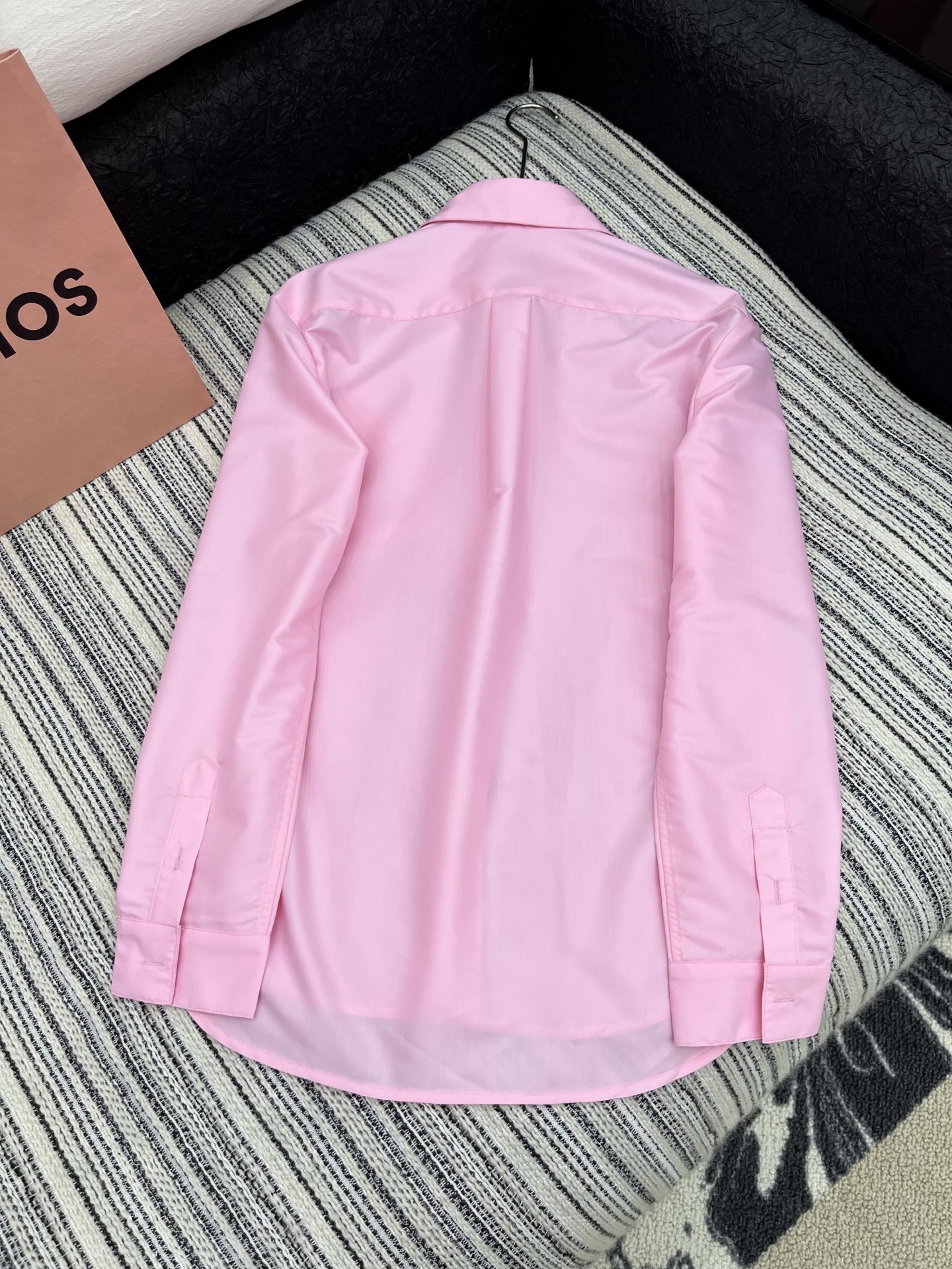🛒𝐍𝐄𝐖 · 𝟐𝟎𝟐5/爆款现货

原单品质 西太后*｜25新款纯色长袖防晒衬衫
爆单系列款  气质女神