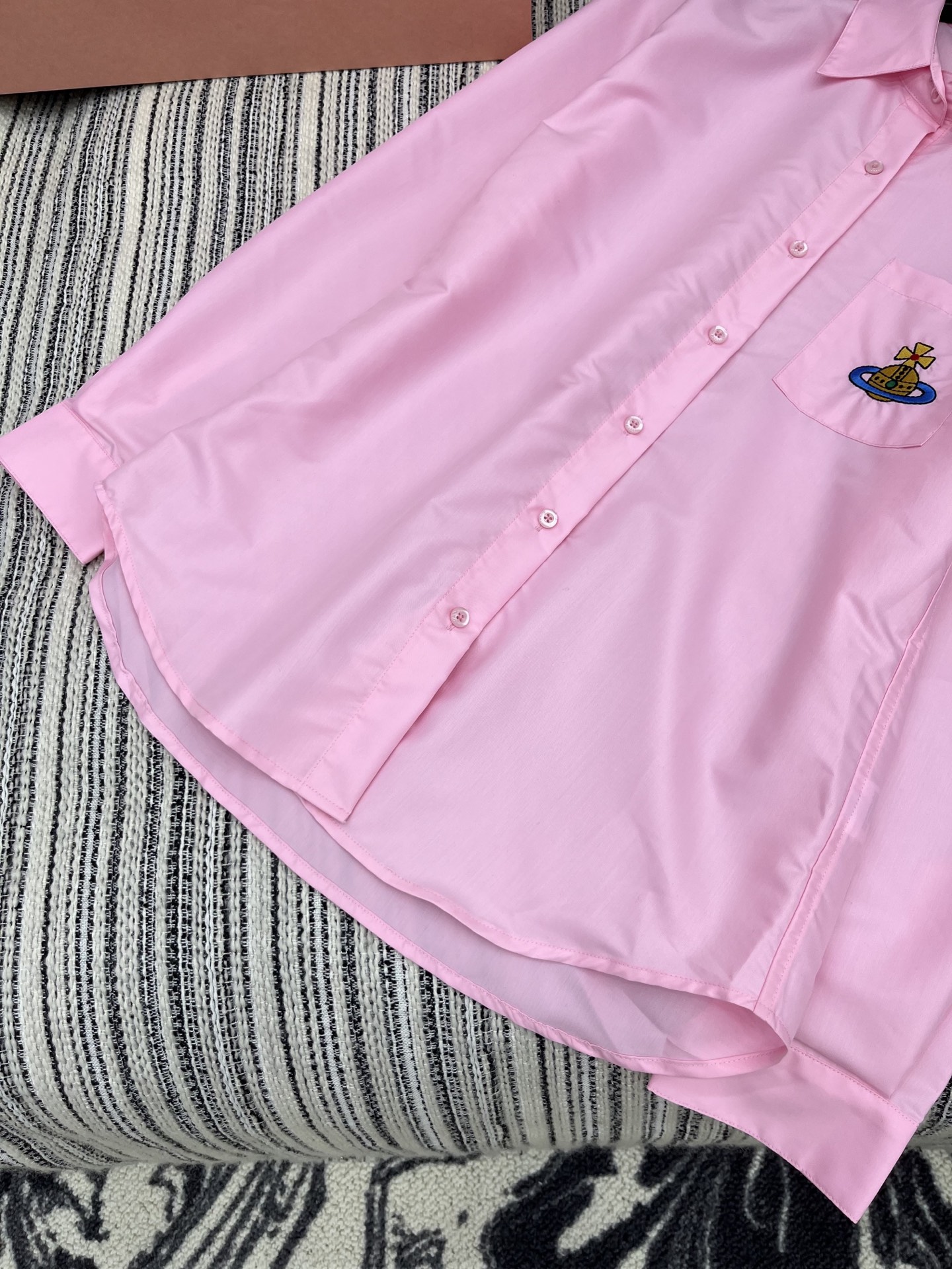 🛒𝐍𝐄𝐖 · 𝟐𝟎𝟐5/爆款现货

原单品质 西太后*｜25新款纯色长袖防晒衬衫
爆单系列款  气质女神