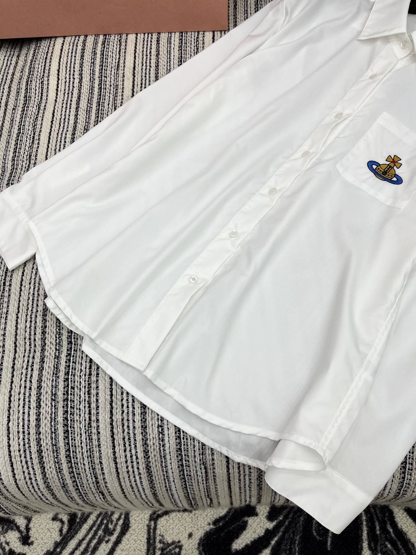 🛒𝐍𝐄𝐖 · 𝟐𝟎𝟐5/爆款现货

原单品质 西太后*｜25新款纯色长袖防晒衬衫
爆单系列款  气质女神