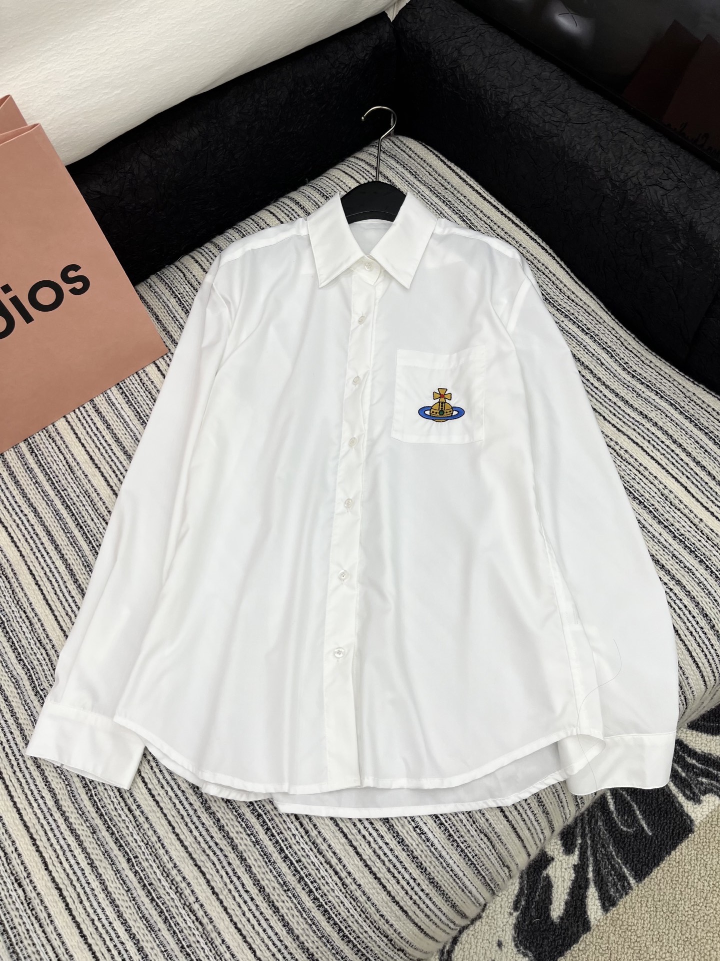 🛒𝐍𝐄𝐖 · 𝟐𝟎𝟐5/爆款现货

原单品质 西太后*｜25新款纯色长袖防晒衬衫
爆单系列款  气质女神