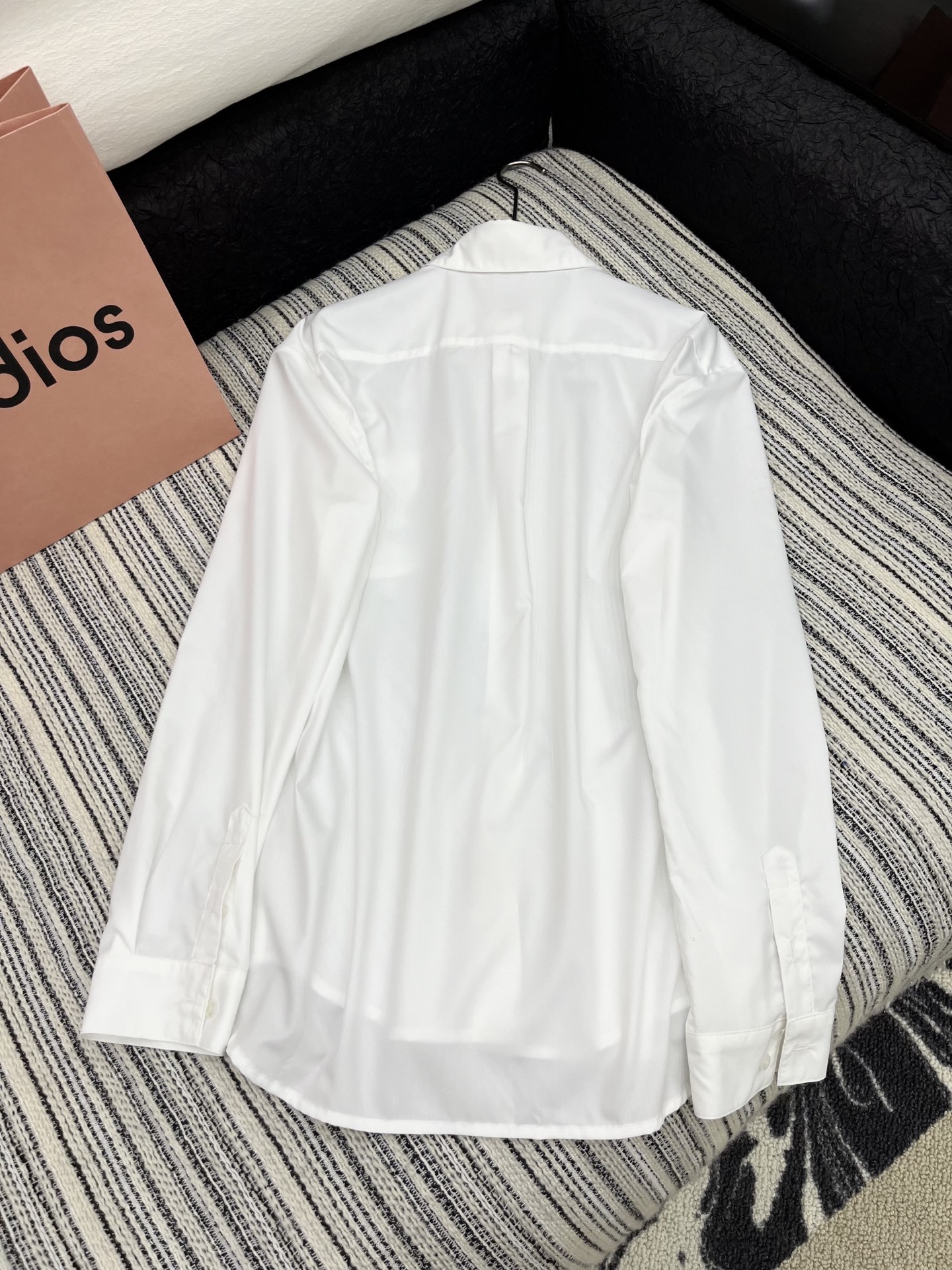 🛒𝐍𝐄𝐖 · 𝟐𝟎𝟐5/爆款现货

原单品质 西太后*｜25新款纯色长袖防晒衬衫
爆单系列款  气质女神