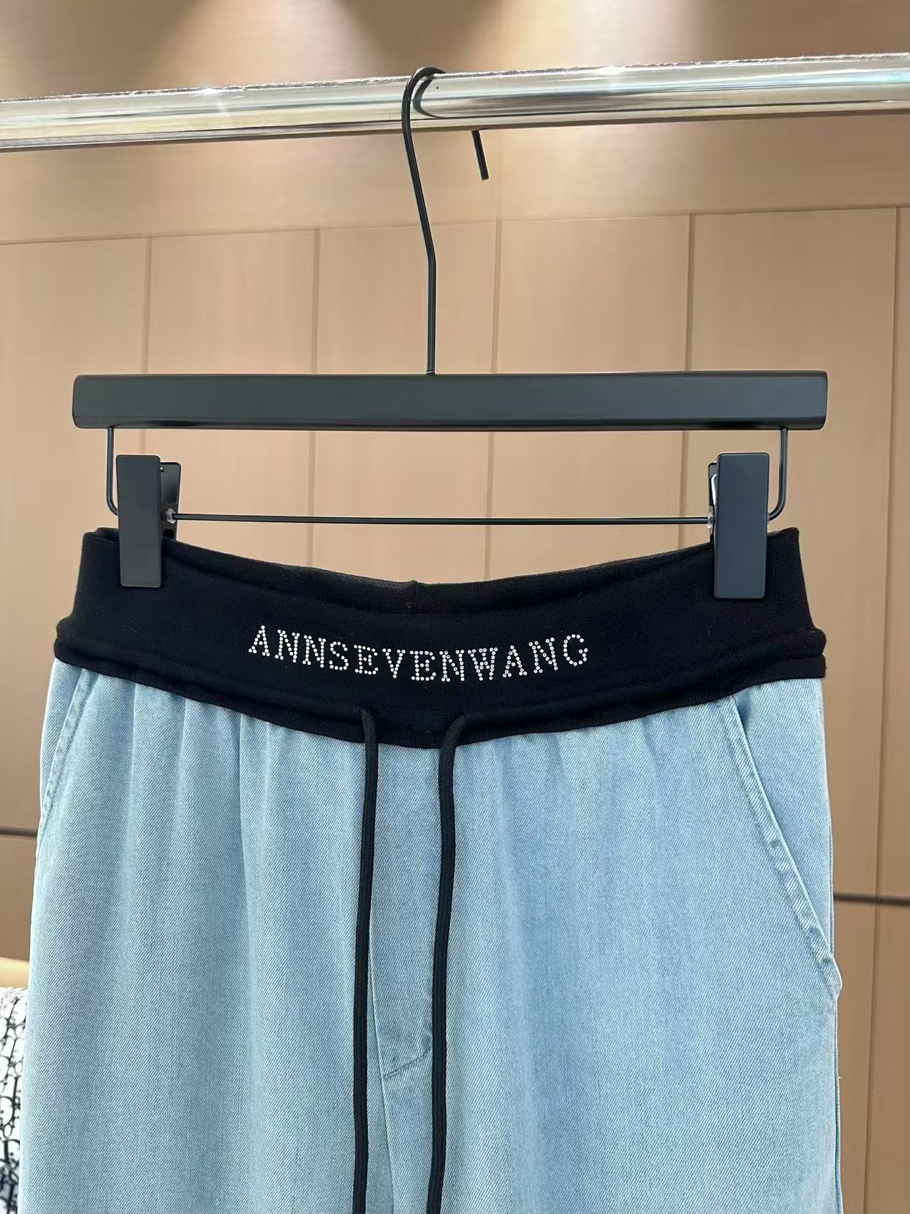 🛒𝐍𝐄𝐖 · 𝟐𝟎𝟐5/爆款现货

原单品质  设计师｜25新款抽绳天丝牛仔裤
订制高品质面料质感超赞！