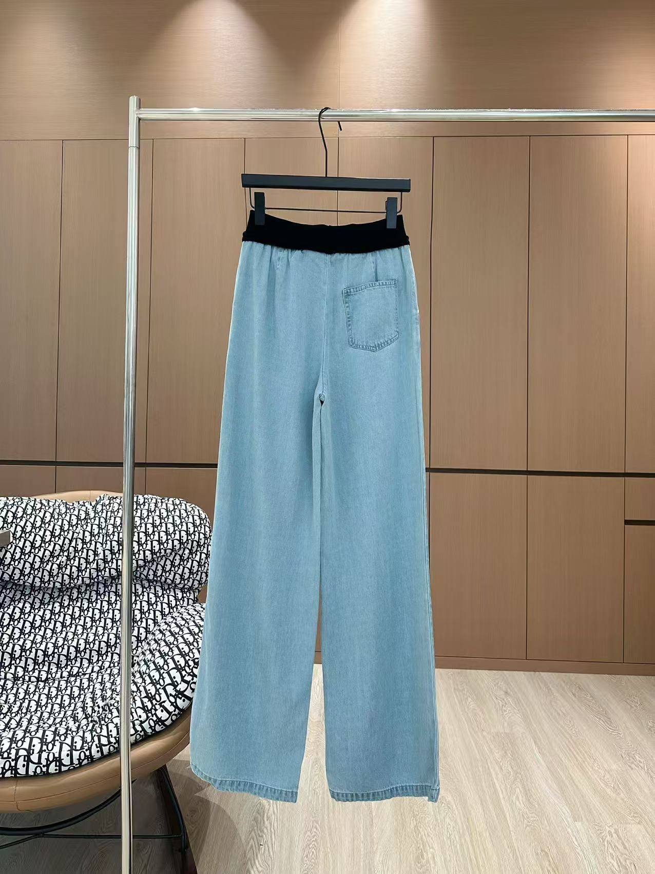 🛒𝐍𝐄𝐖 · 𝟐𝟎𝟐5/爆款现货

原单品质  设计师｜25新款抽绳天丝牛仔裤
订制高品质面料质感超赞！