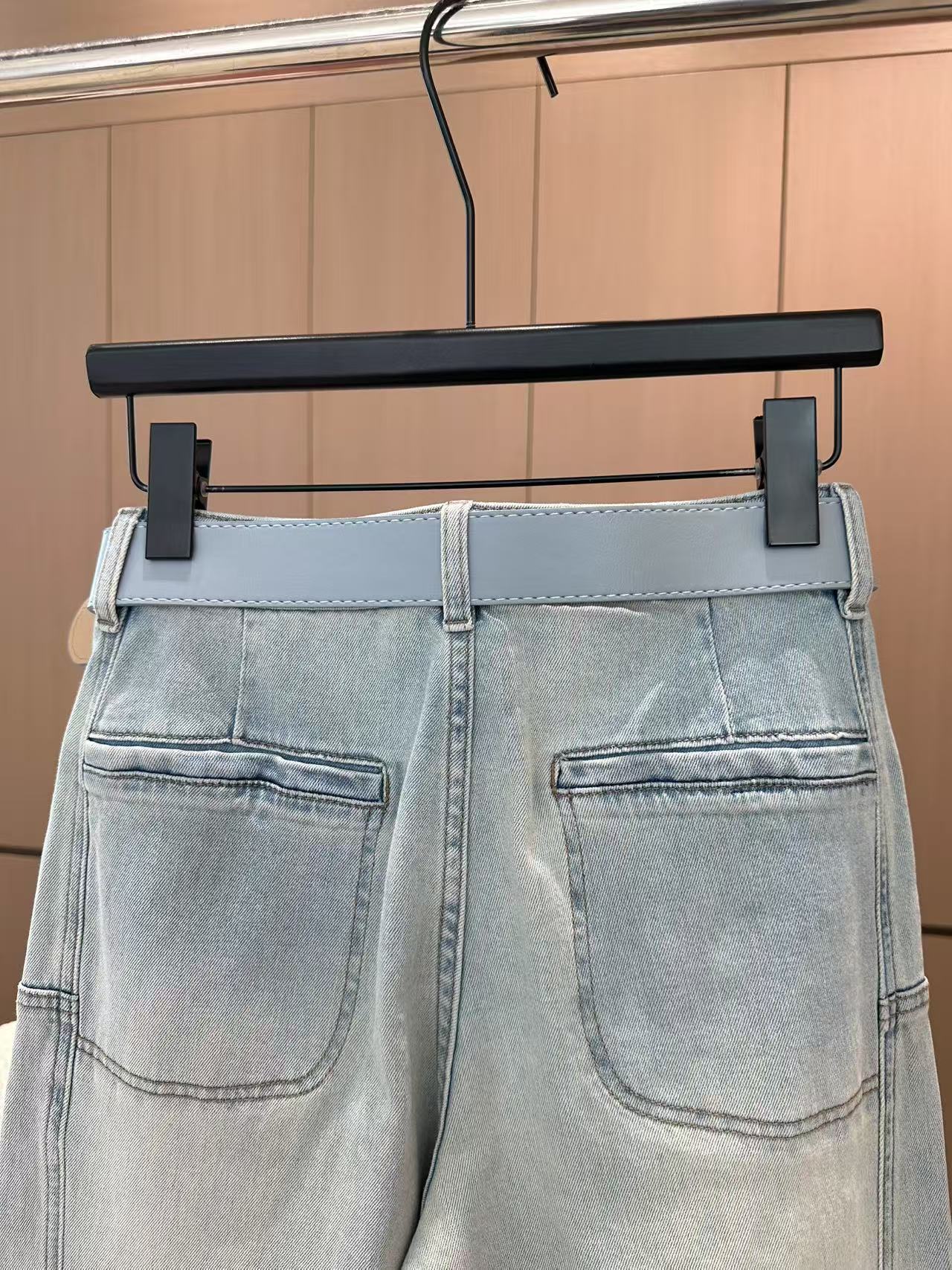 🛒𝐍𝐄𝐖 · 𝟐𝟎𝟐5/爆款现货

原单品质 小众*｜2025萝卜牛仔裤
定制YB斜纹棉牛仔材质 工艺洗