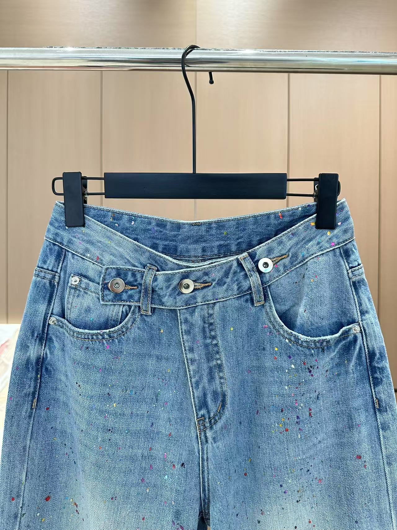 🛒𝐍𝐄𝐖 · 𝟐𝟎𝟐5/爆款现货

原单品质  Loew*｜重工喷墨牛仔裤
采用高端定制面料，牛仔穿起来