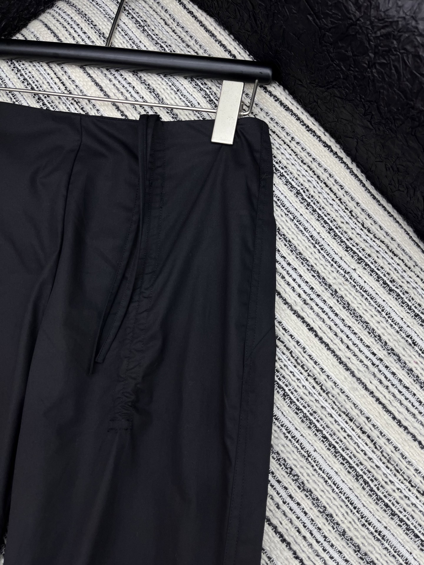 🛒𝐍𝐄𝐖 · 𝟐𝟎𝟐5/爆款现货

原单品质  小众｜25新款工装式休闲裤
颜色百搭高级 定制双口袋尽显