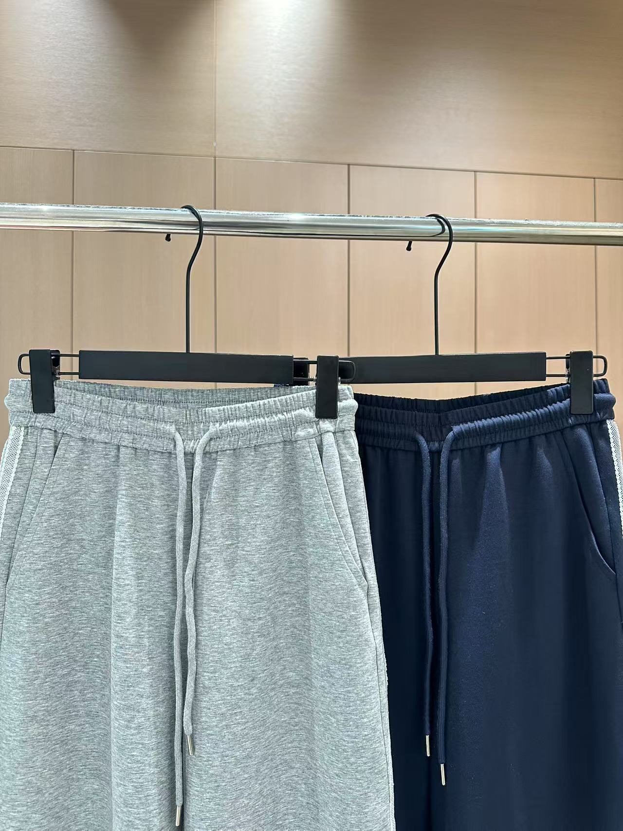 🛒𝐍𝐄𝐖 · 𝟐𝟎𝟐5/爆款现货

原单品质  小众*｜25新款蕾丝休闲裤
颜色百搭高级  尽显高级随意